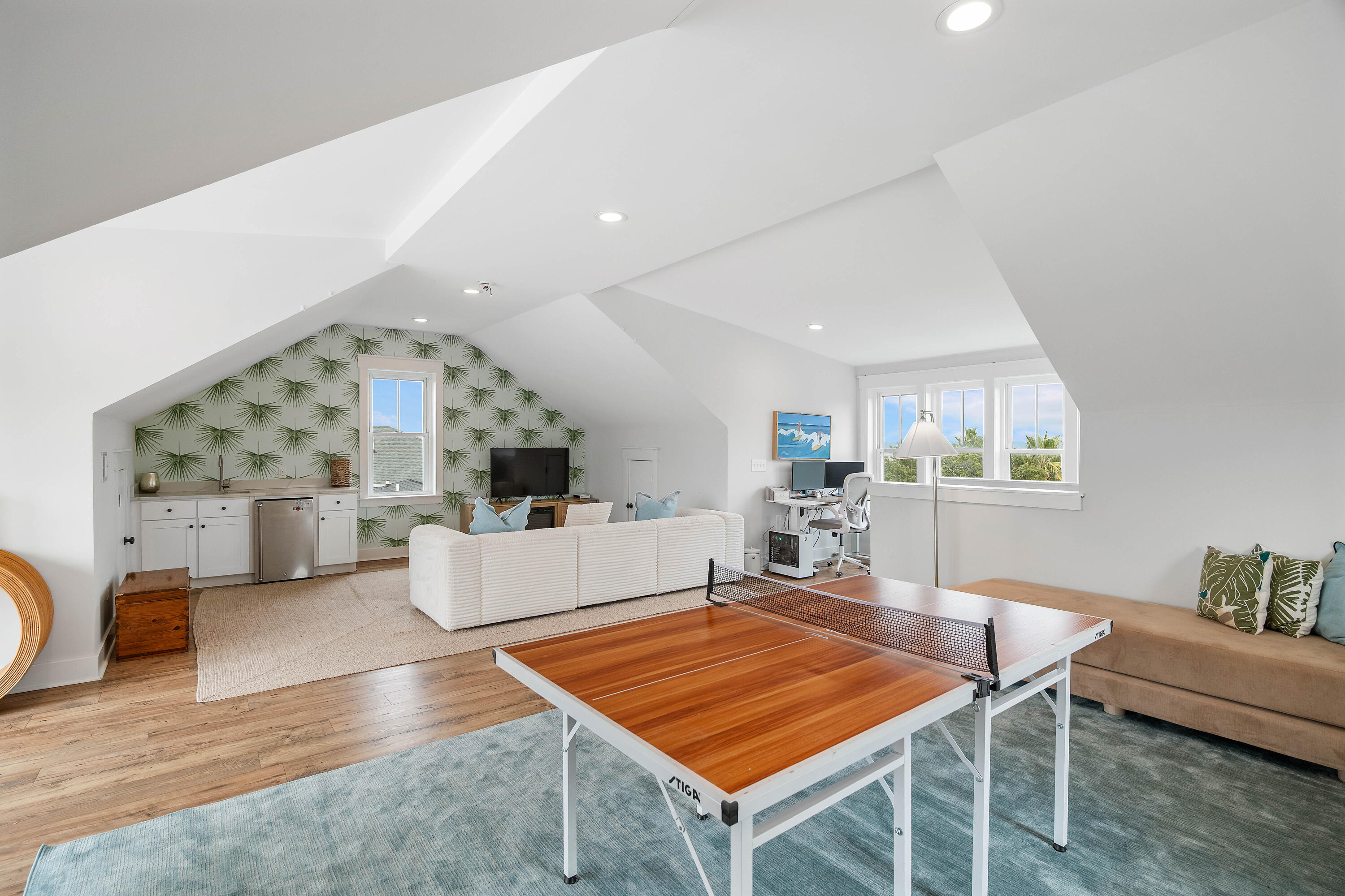 1499 Palmcrest Dr Drive