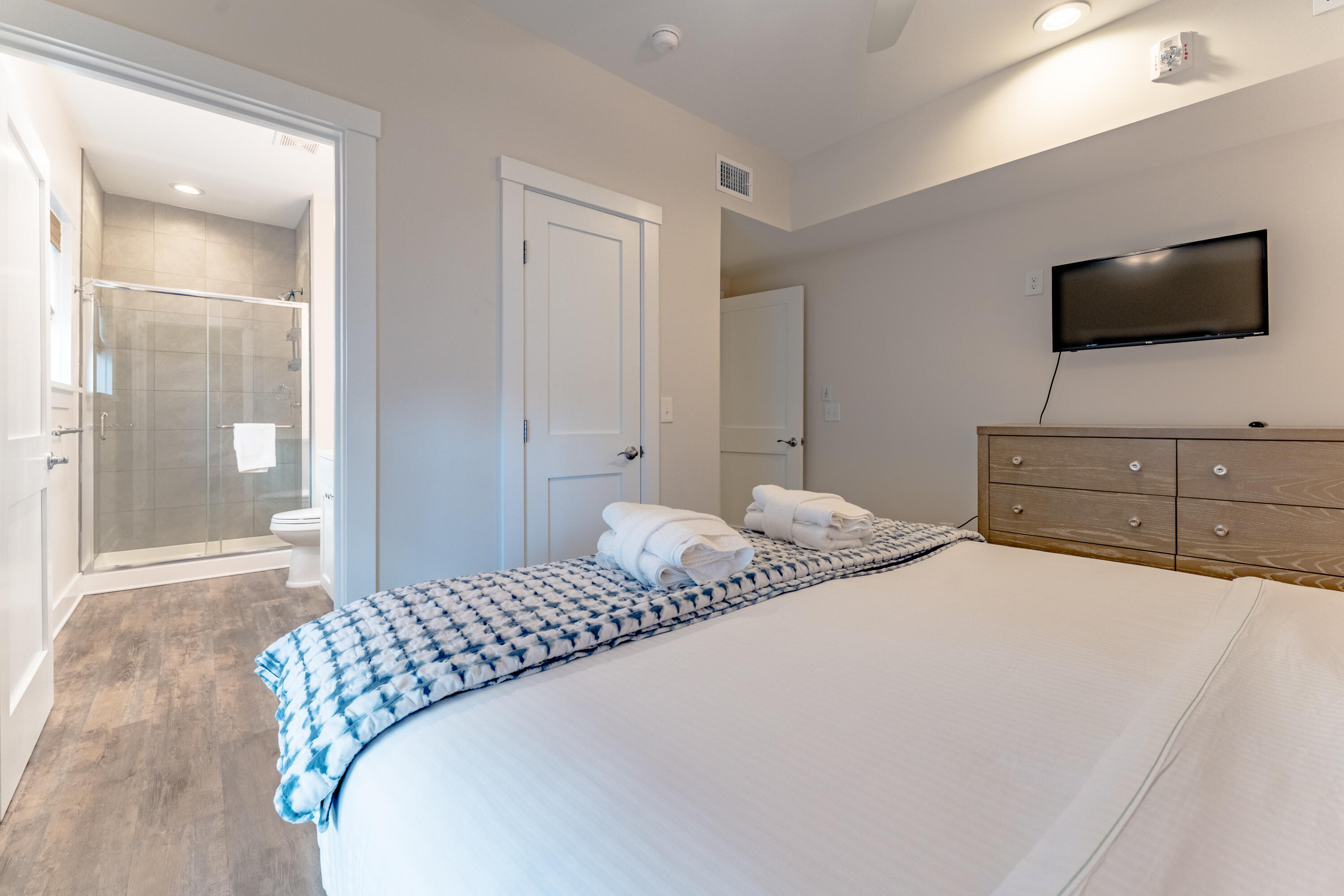 115 E Arctic Avenue # 2b