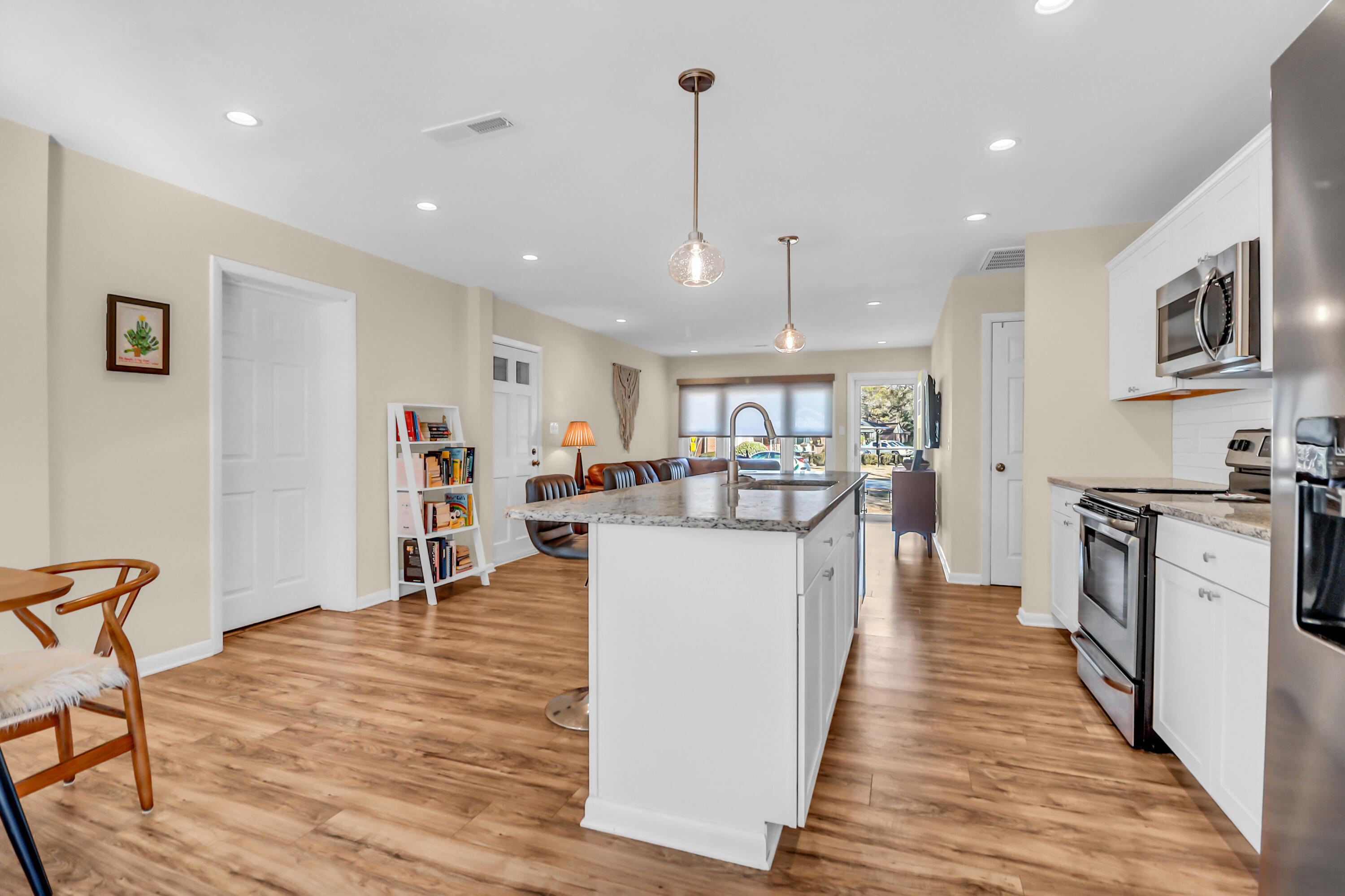 655 Wantoot Boulevard