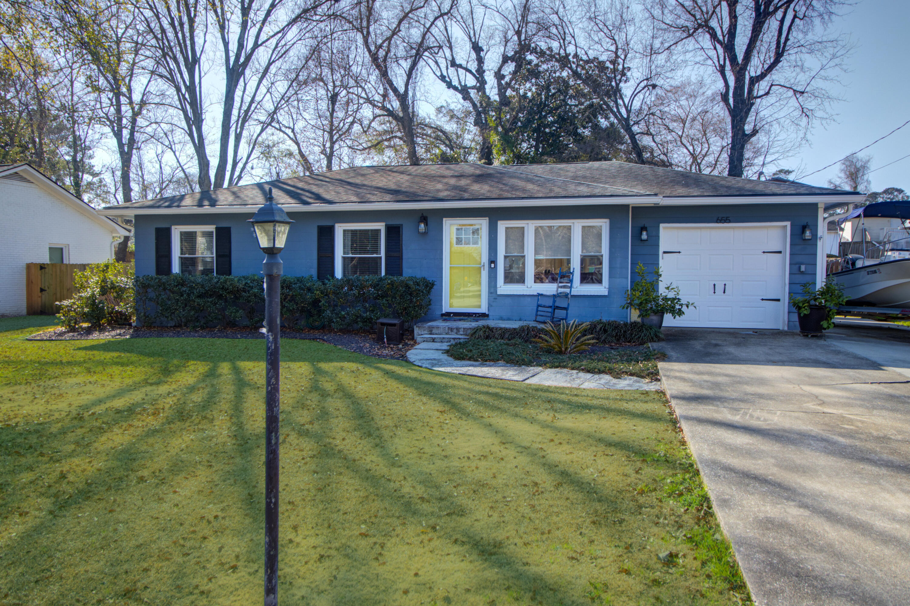 655 Wantoot Boulevard