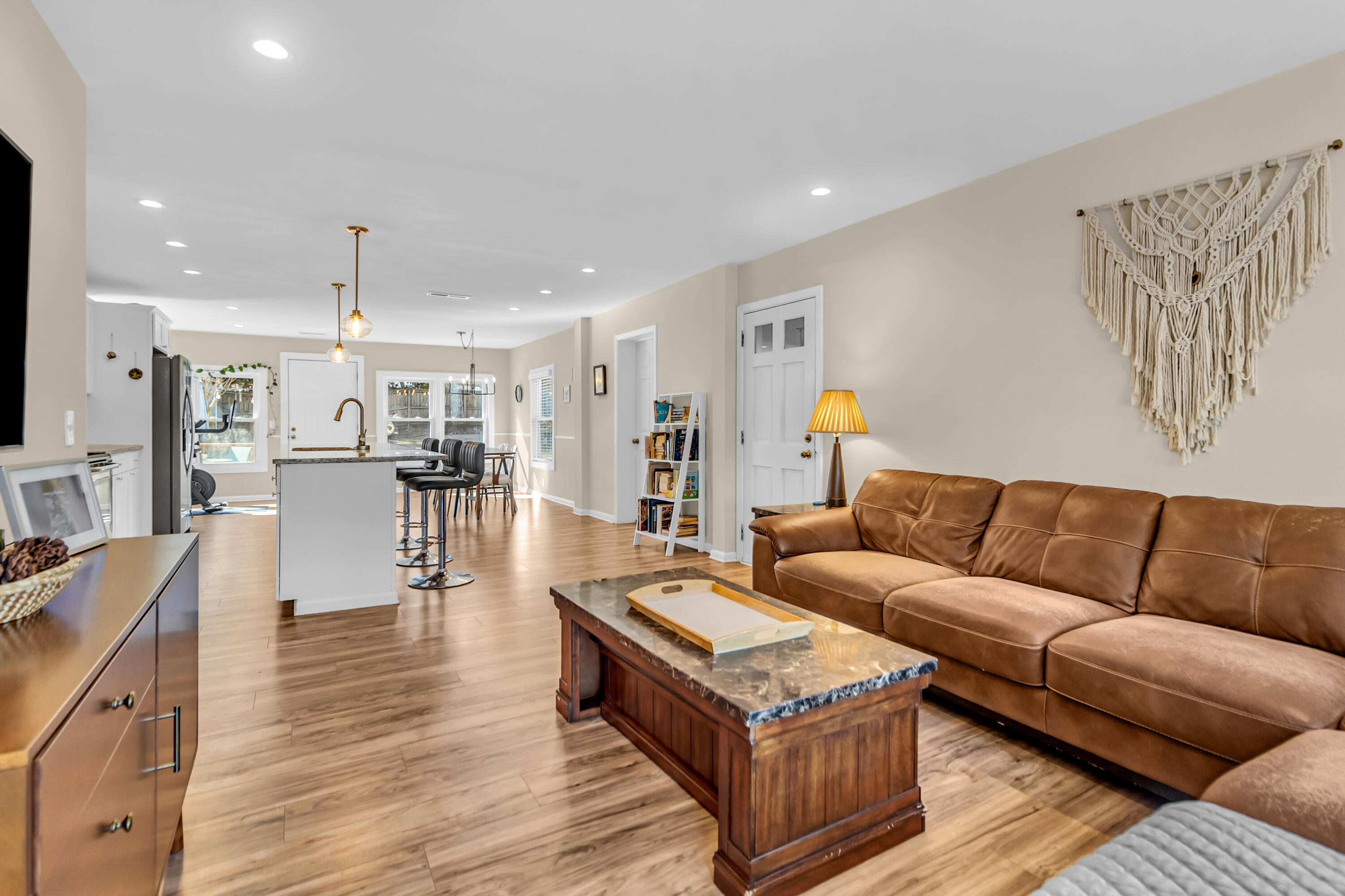 655 Wantoot Boulevard