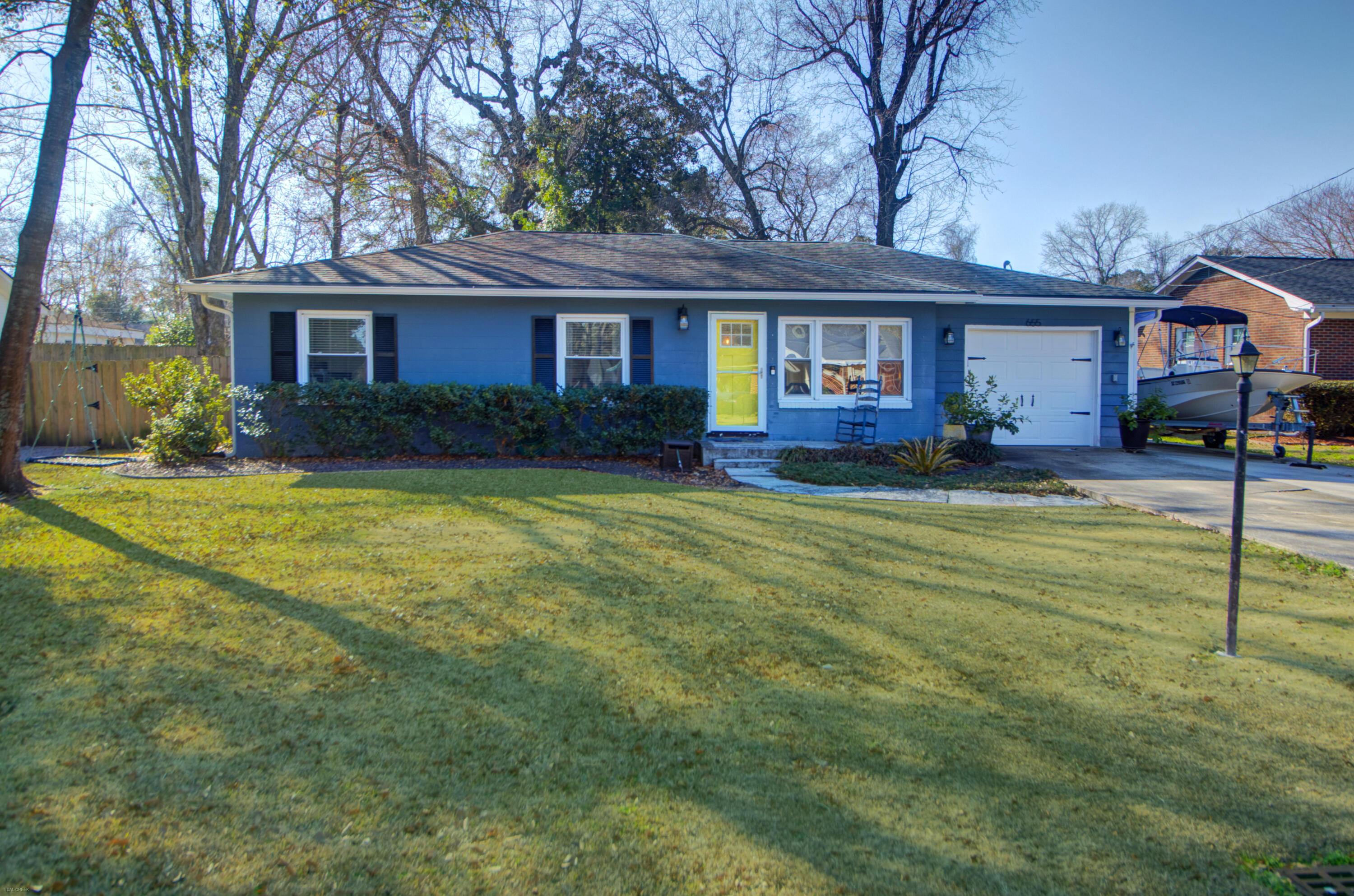 655 Wantoot Boulevard