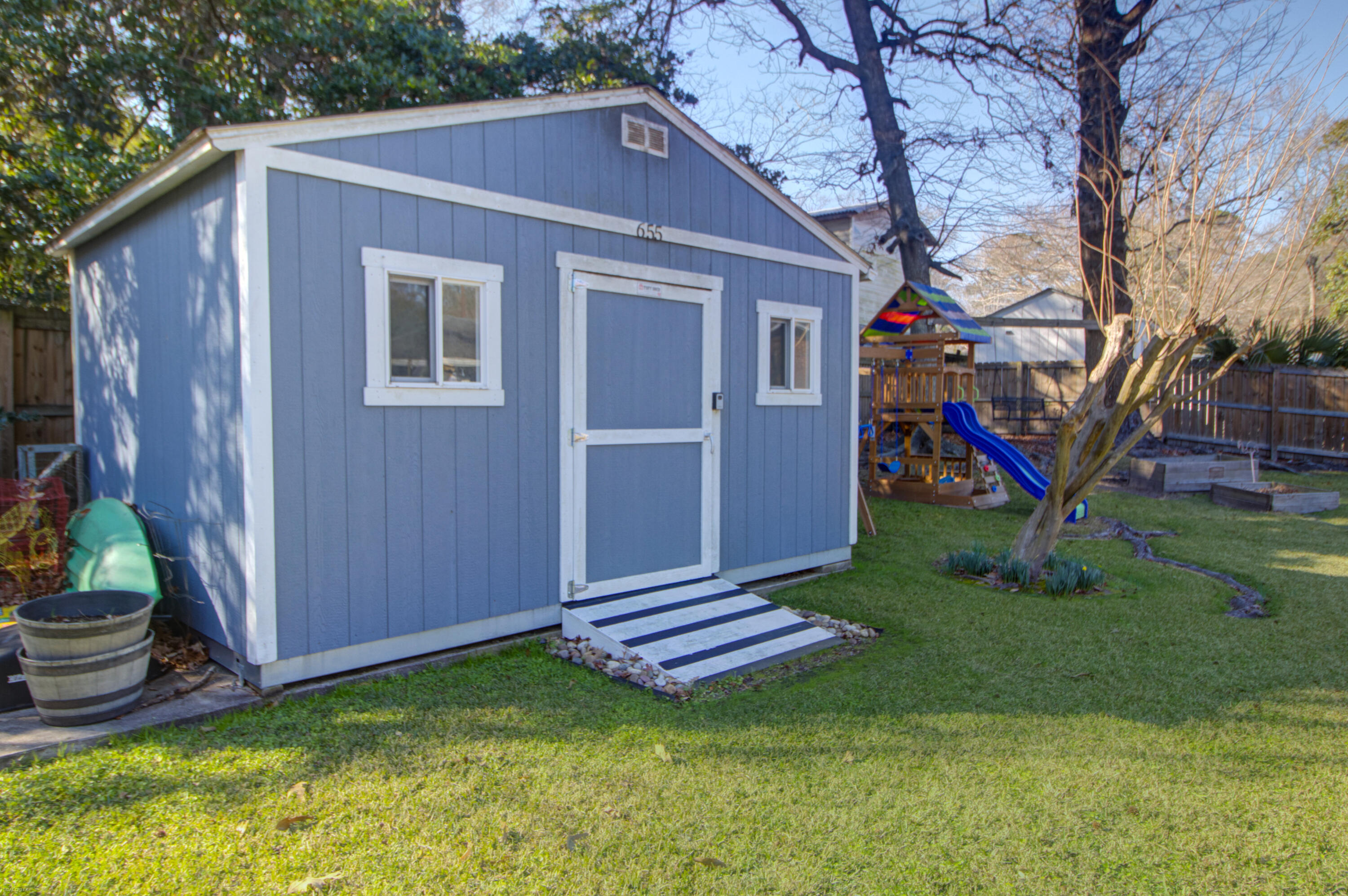 655 Wantoot Boulevard