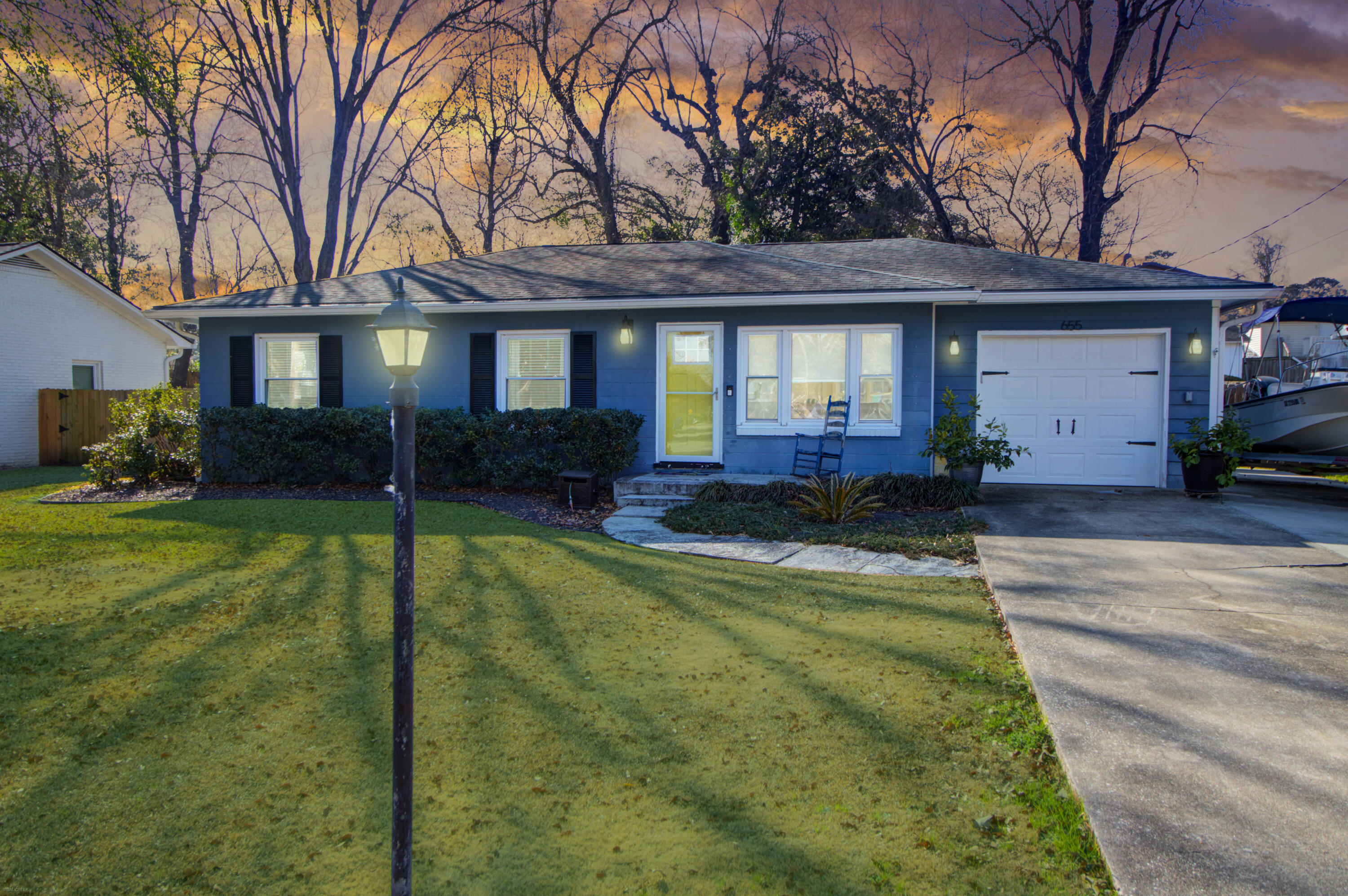 655 Wantoot Boulevard