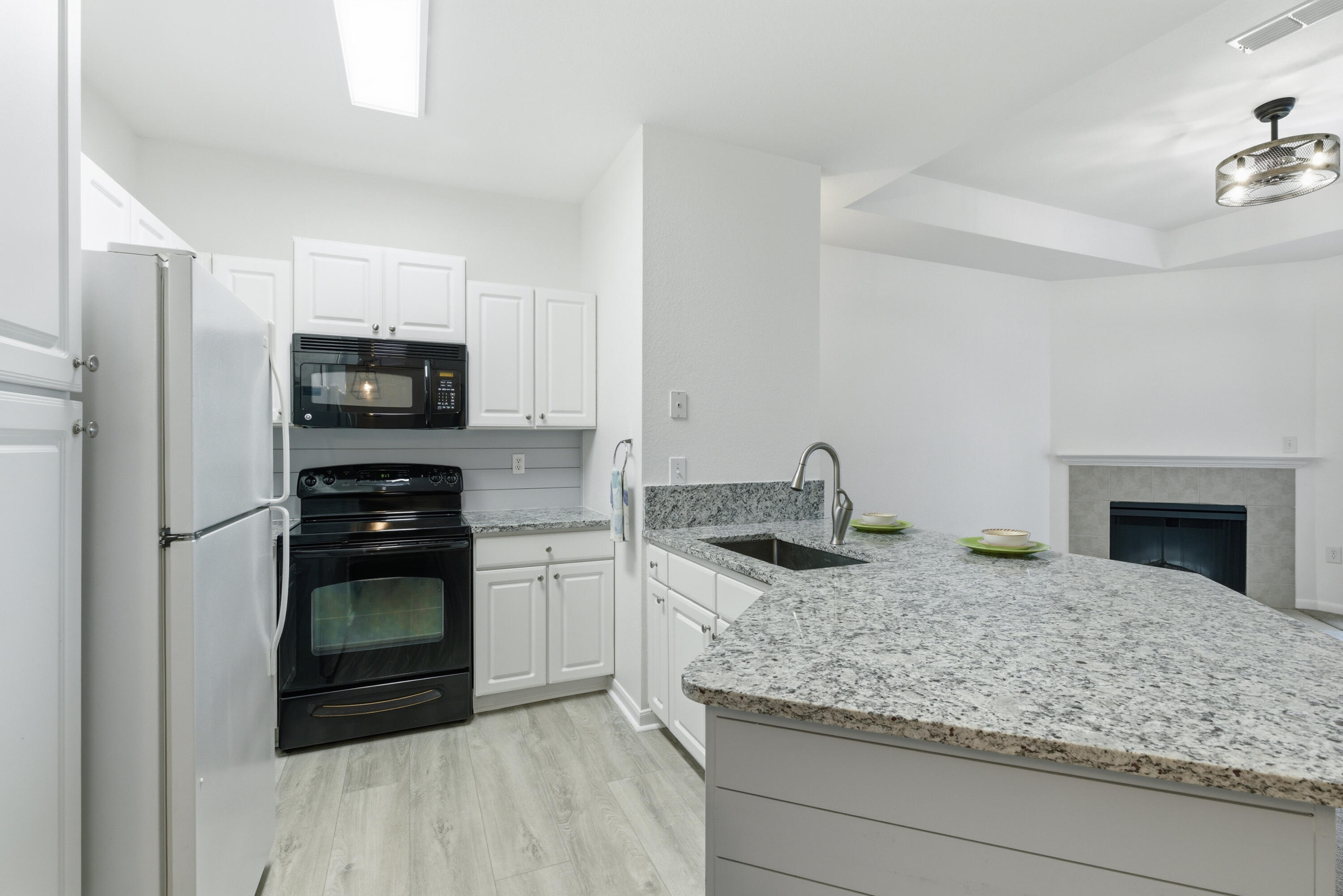 60 Fenwick Hall Allee Alley Apt 537