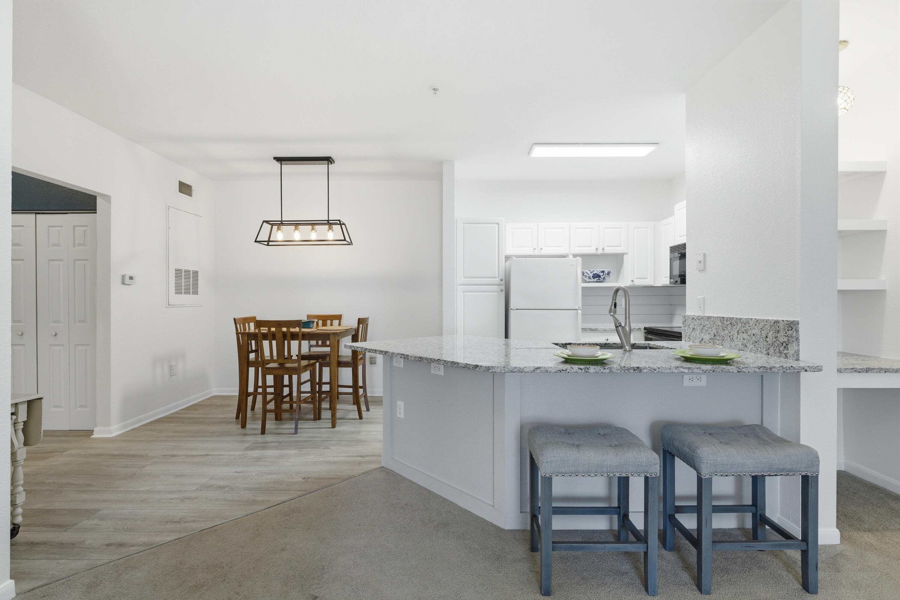 60 Fenwick Hall Allee Alley Apt 537