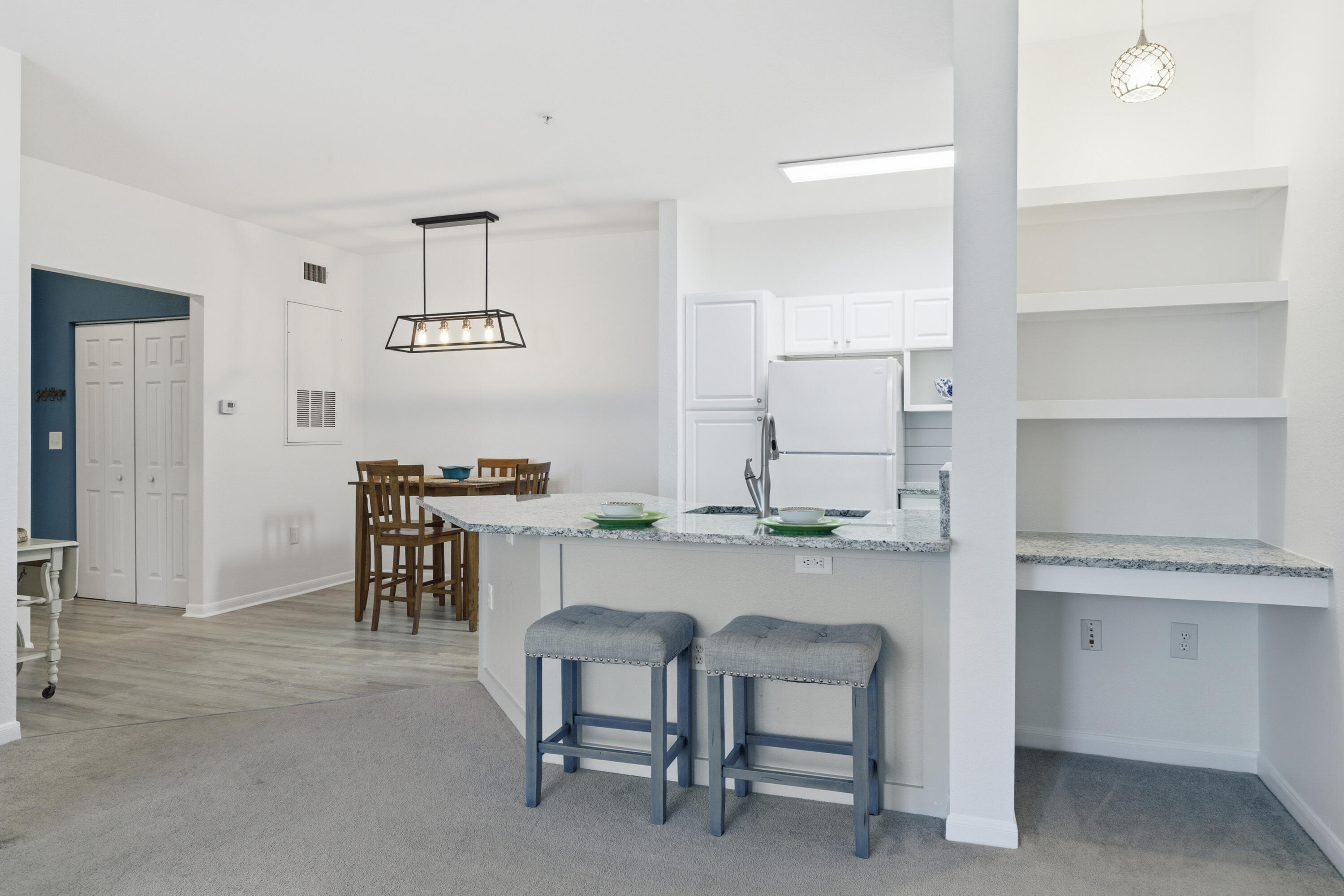 60 Fenwick Hall Allee Alley Apt 537