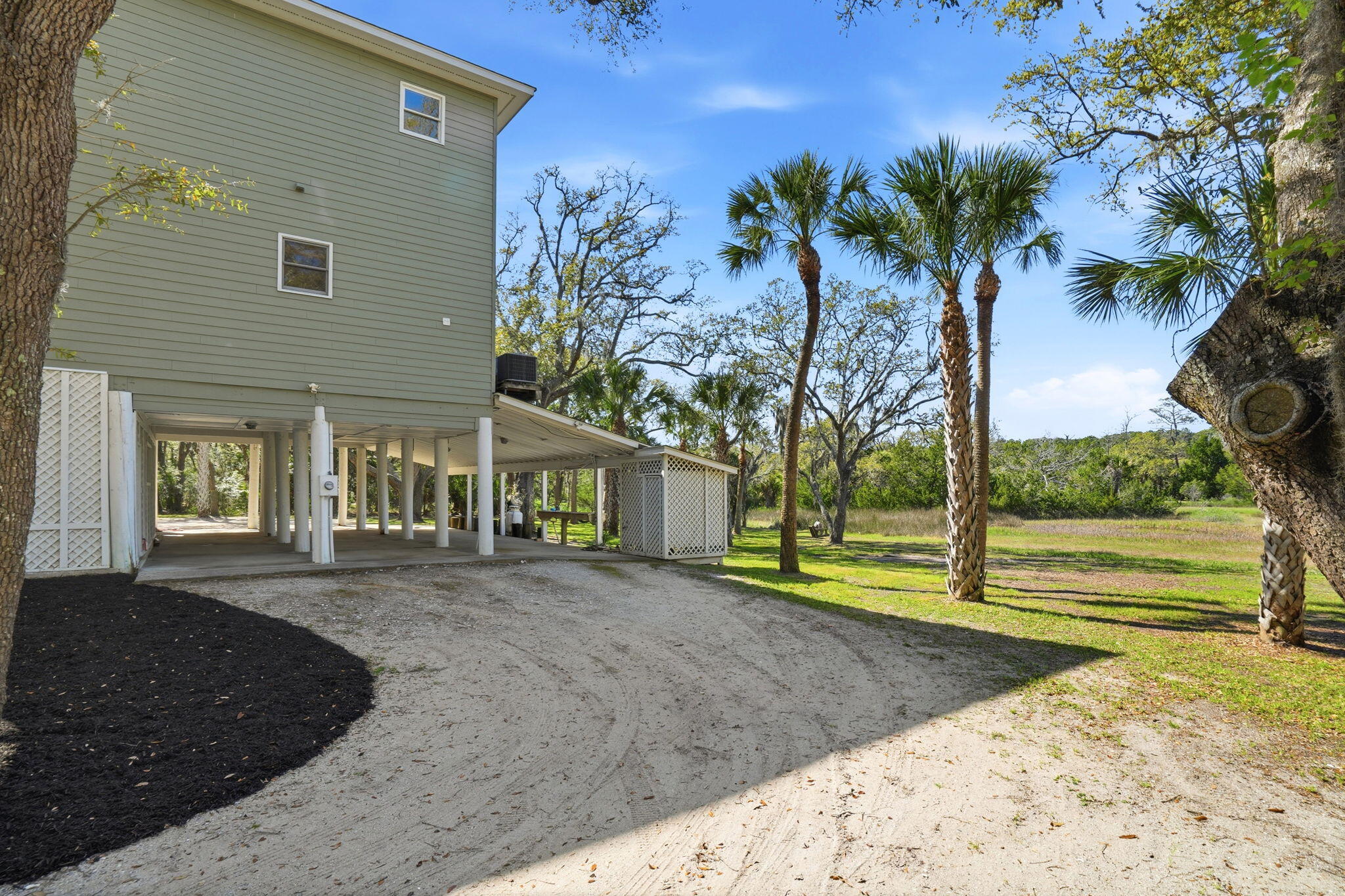 831 Hammocks Way
