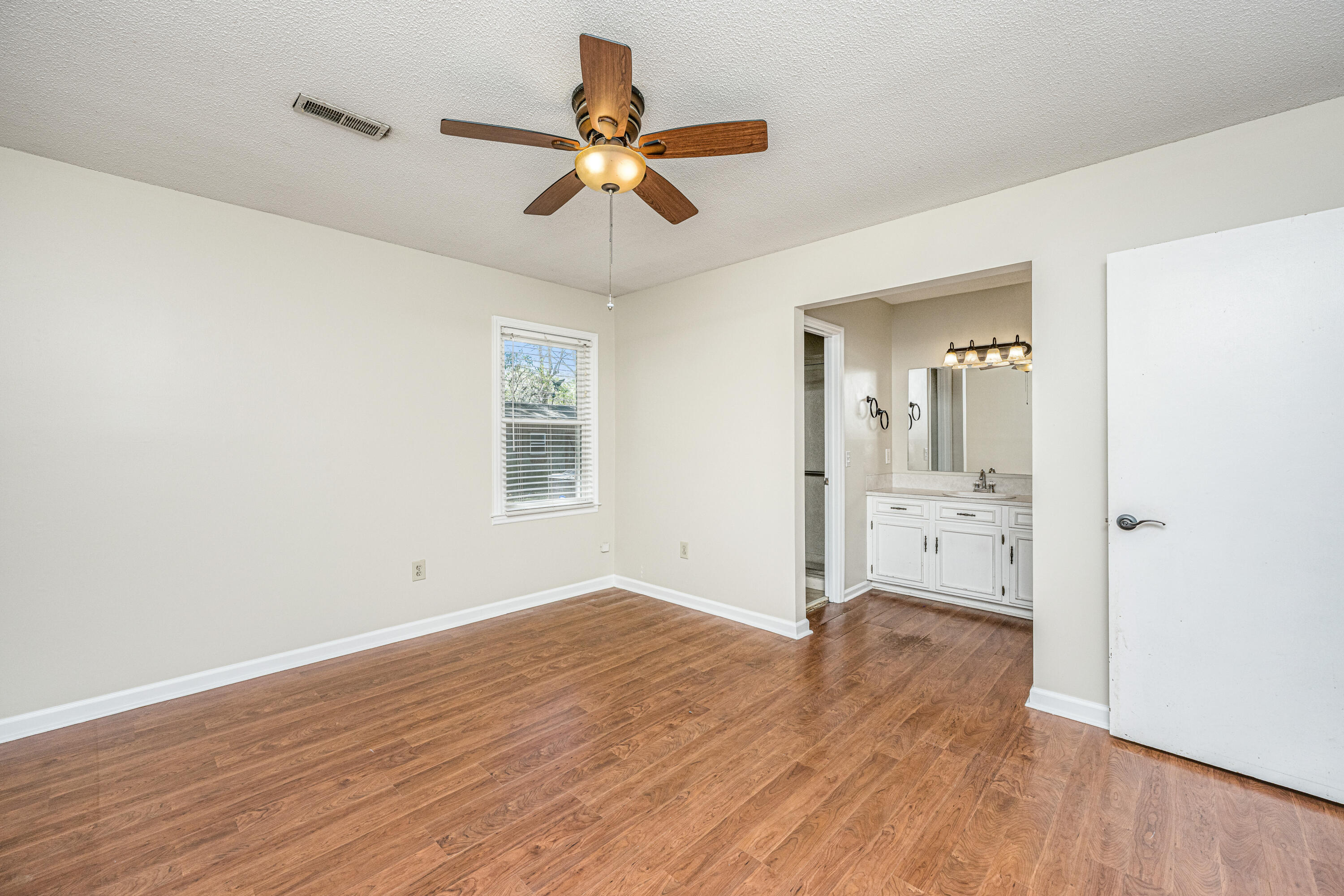 1519 Kentwood Circle