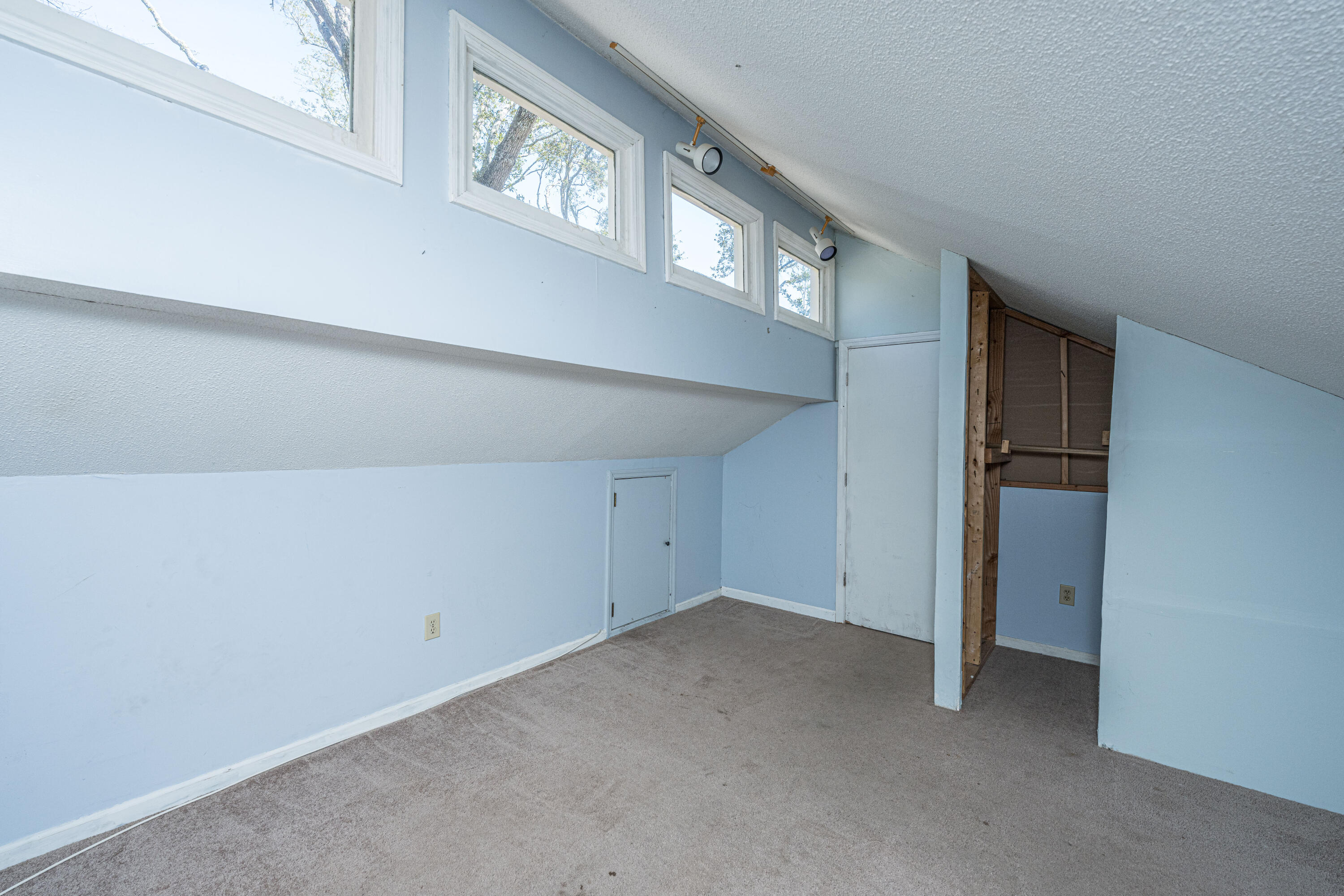 1519 Kentwood Circle