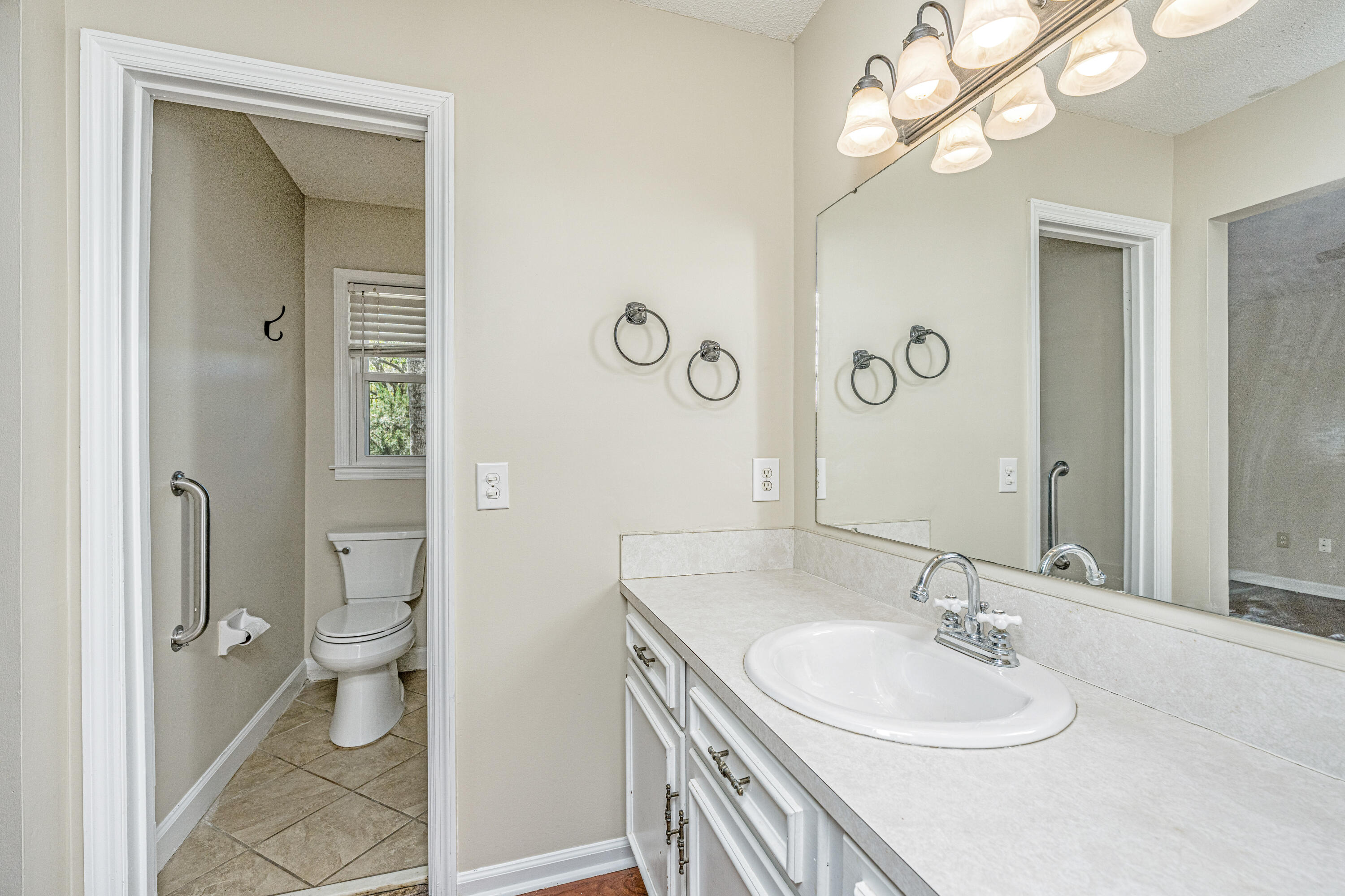 1519 Kentwood Circle