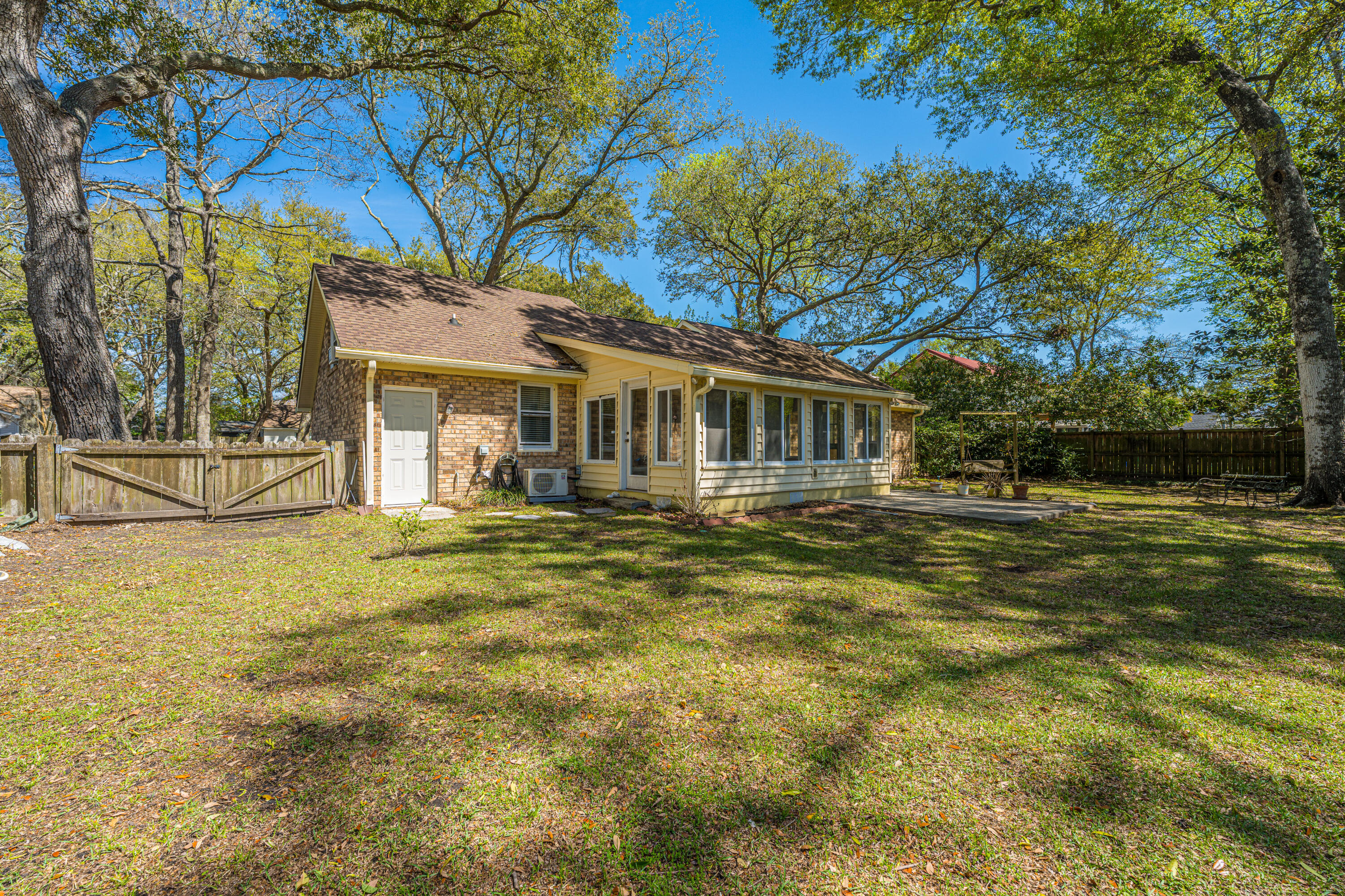 1519 Kentwood Circle