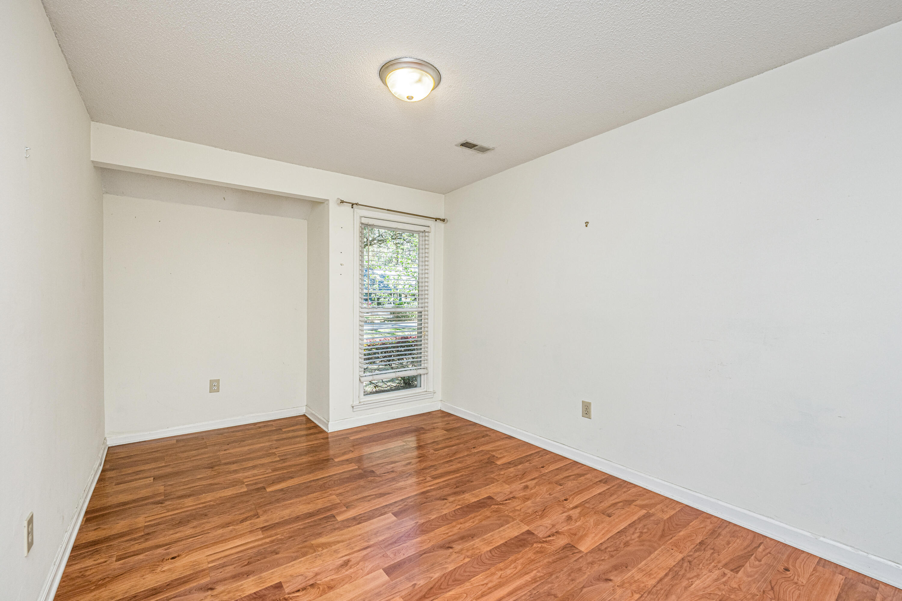 1519 Kentwood Circle