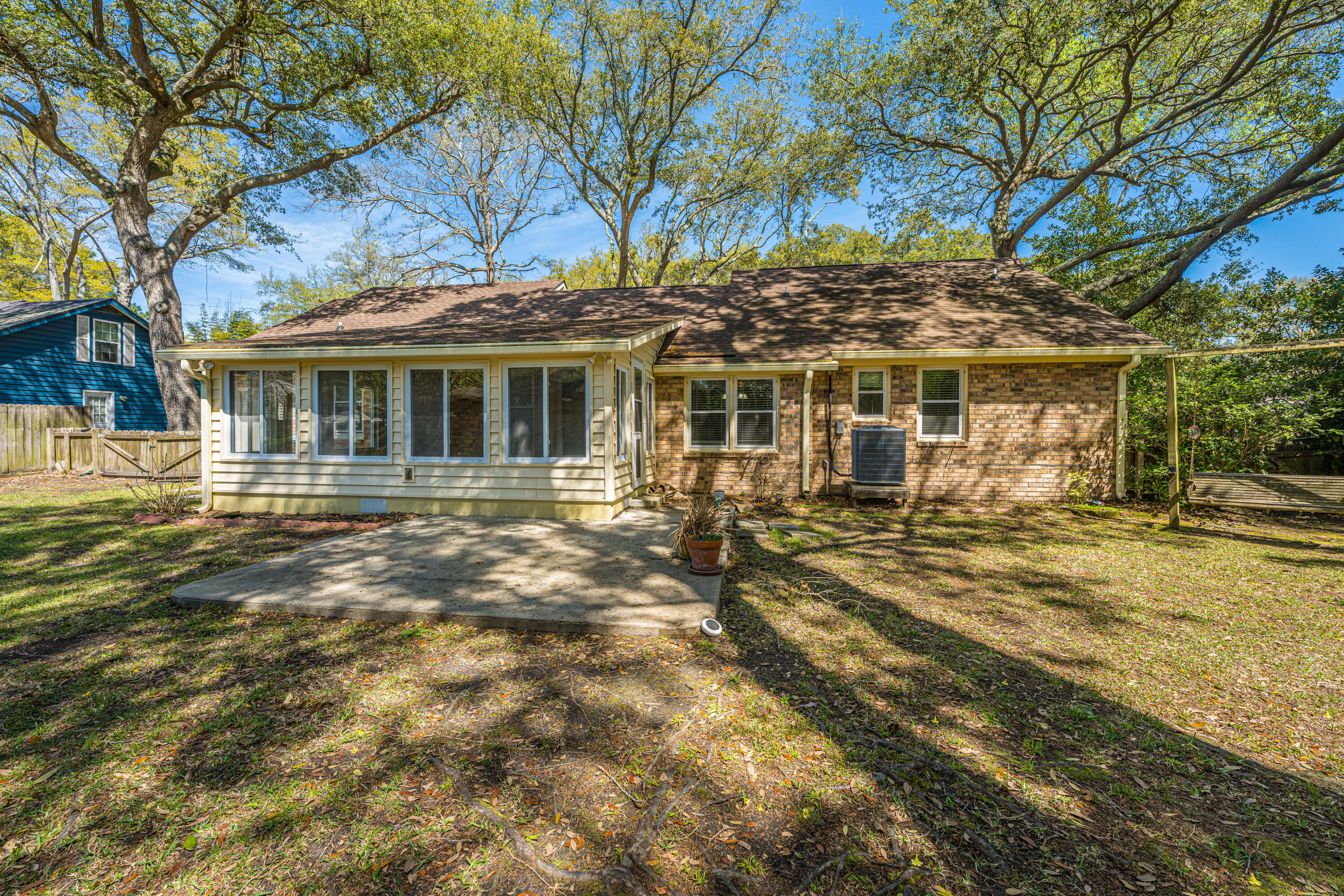 1519 Kentwood Circle