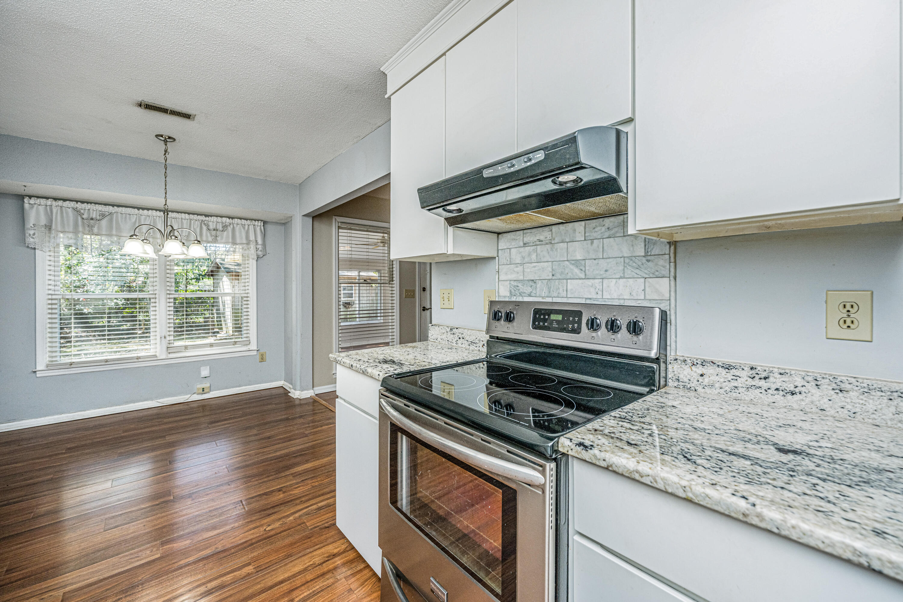 1519 Kentwood Circle