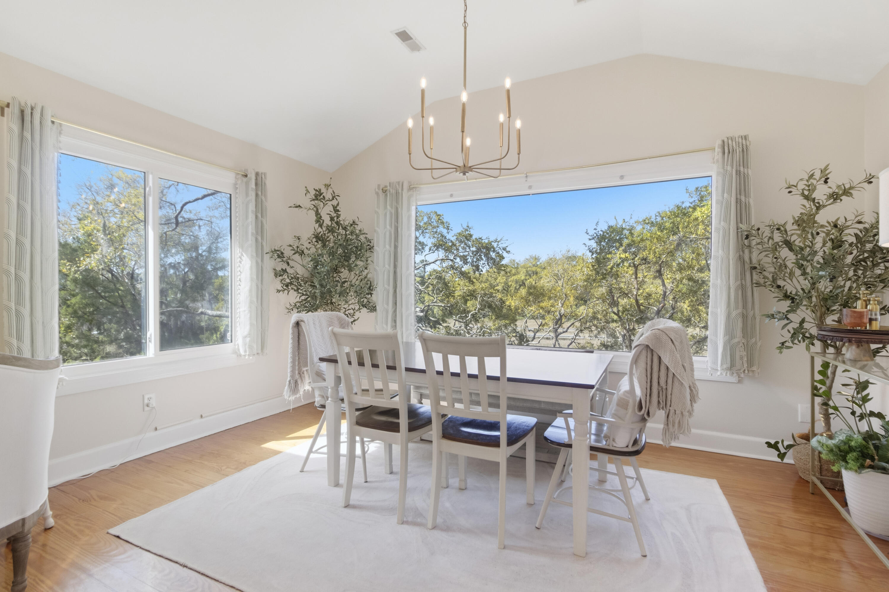 887 Parrot Creek Way