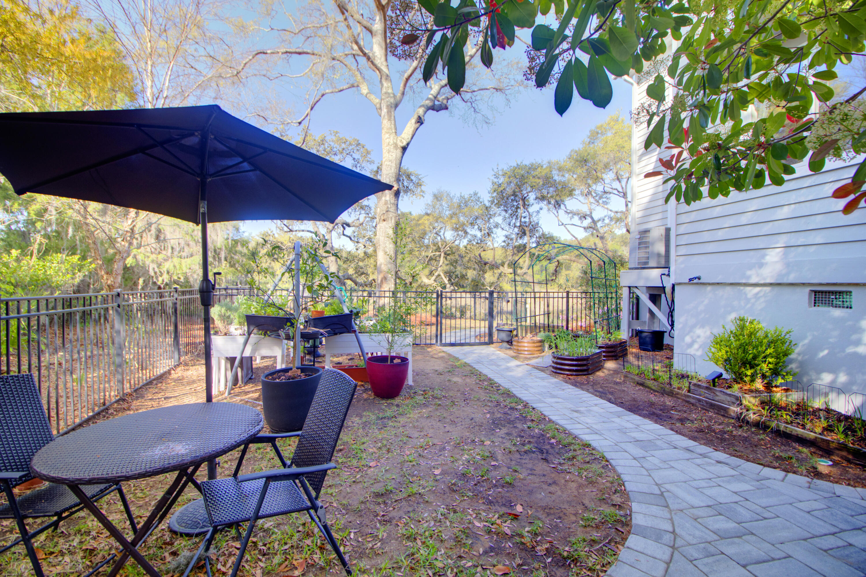 887 Parrot Creek Way