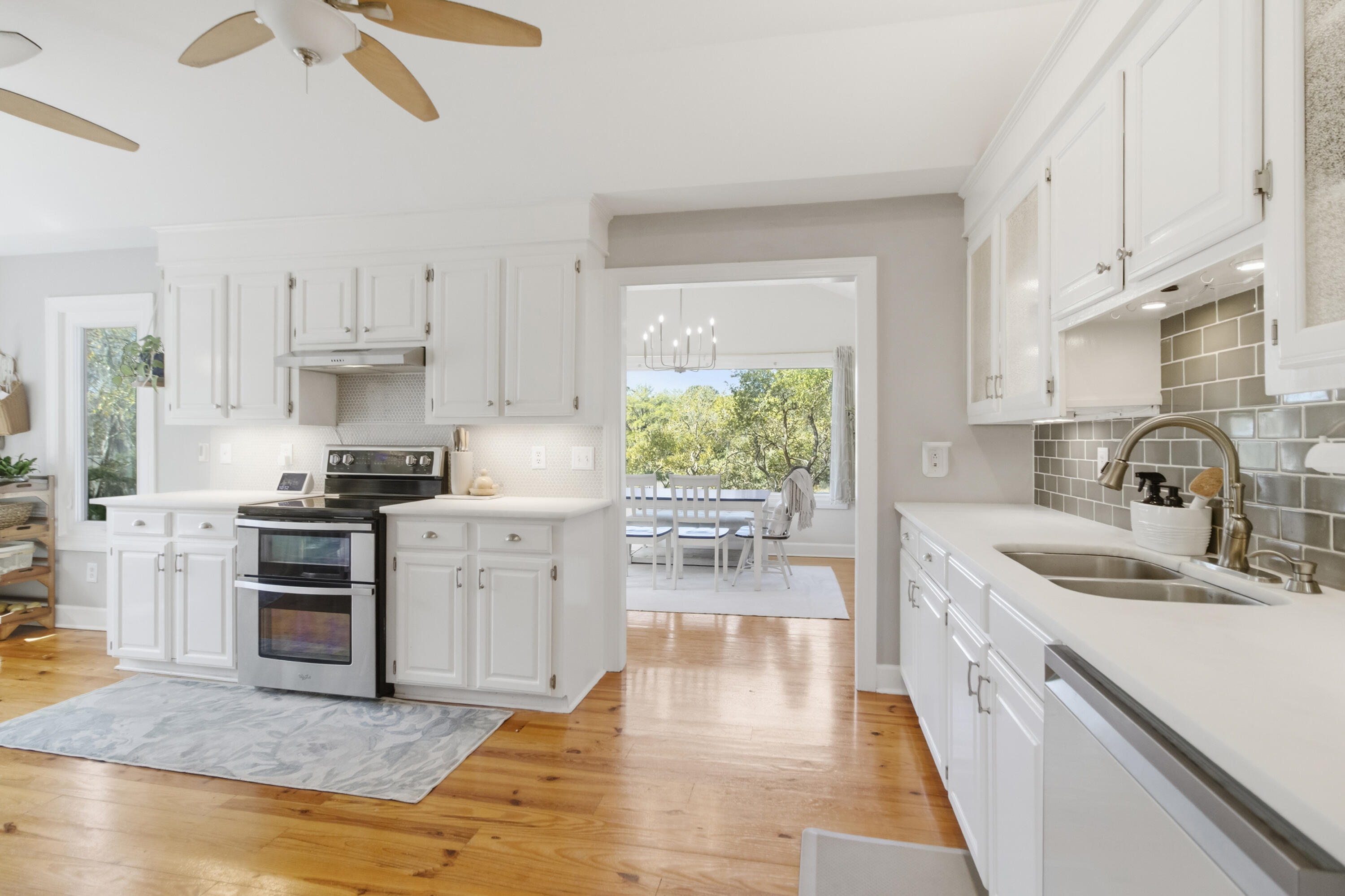 887 Parrot Creek Way