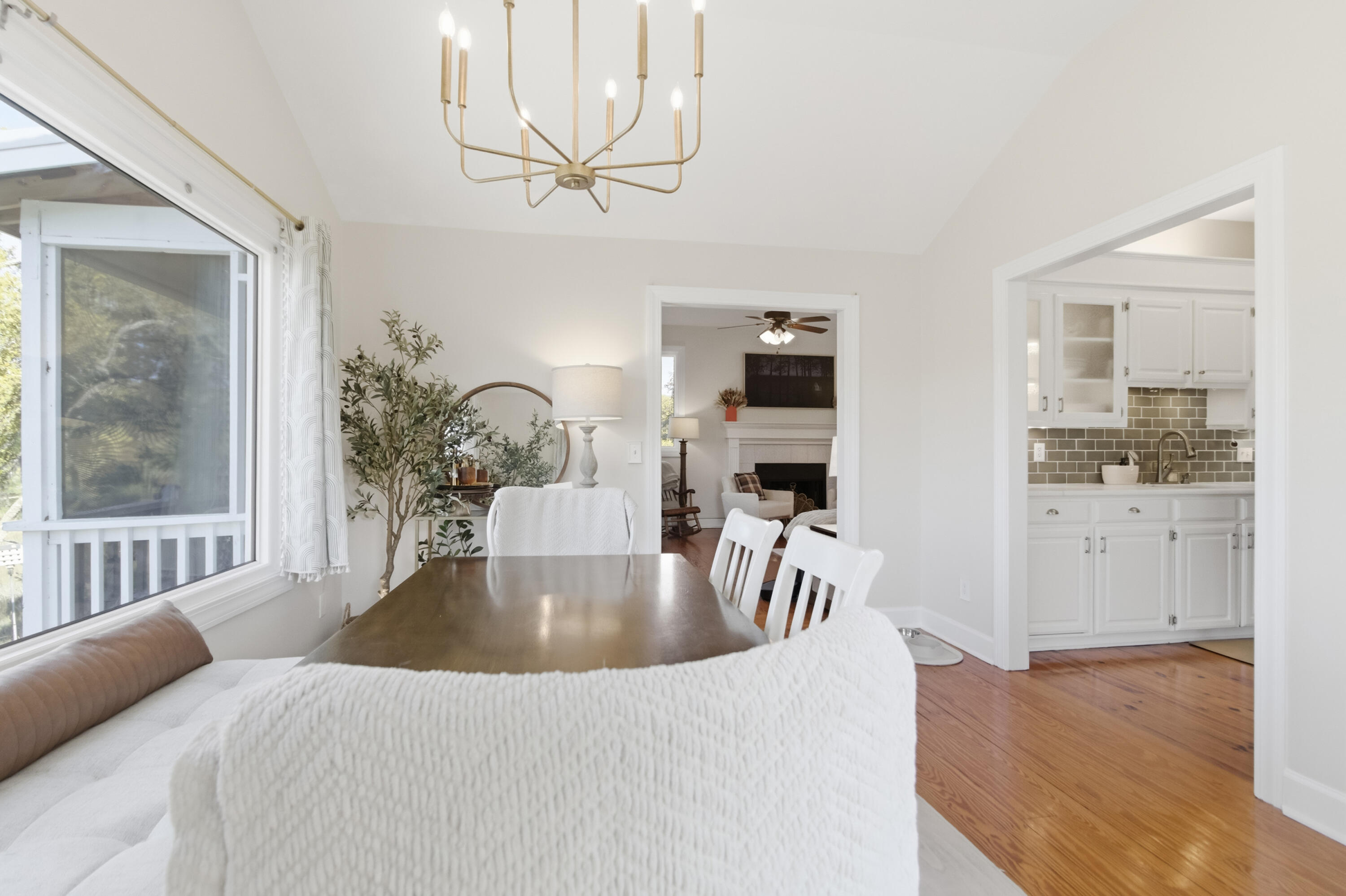 887 Parrot Creek Way