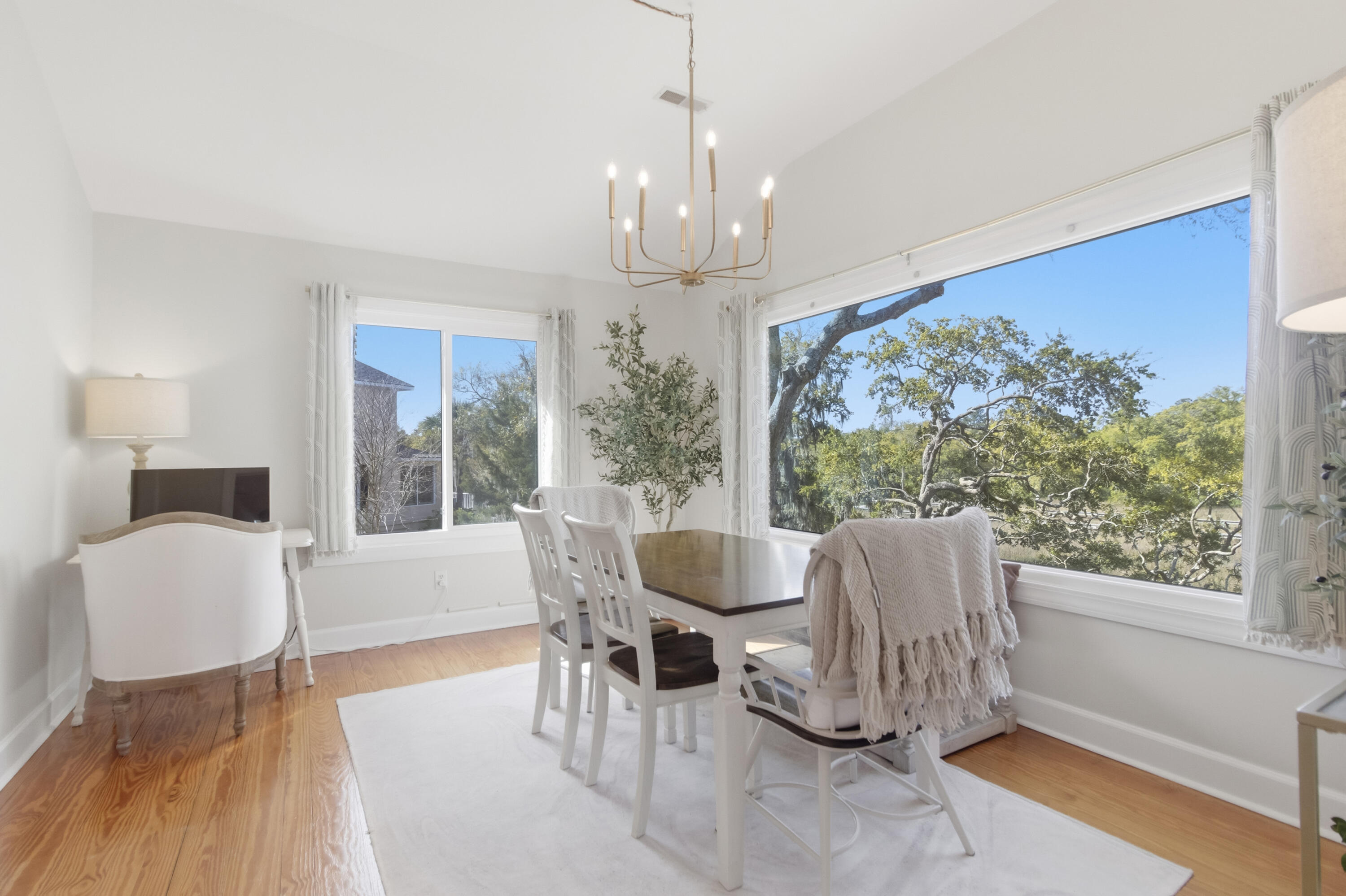 887 Parrot Creek Way