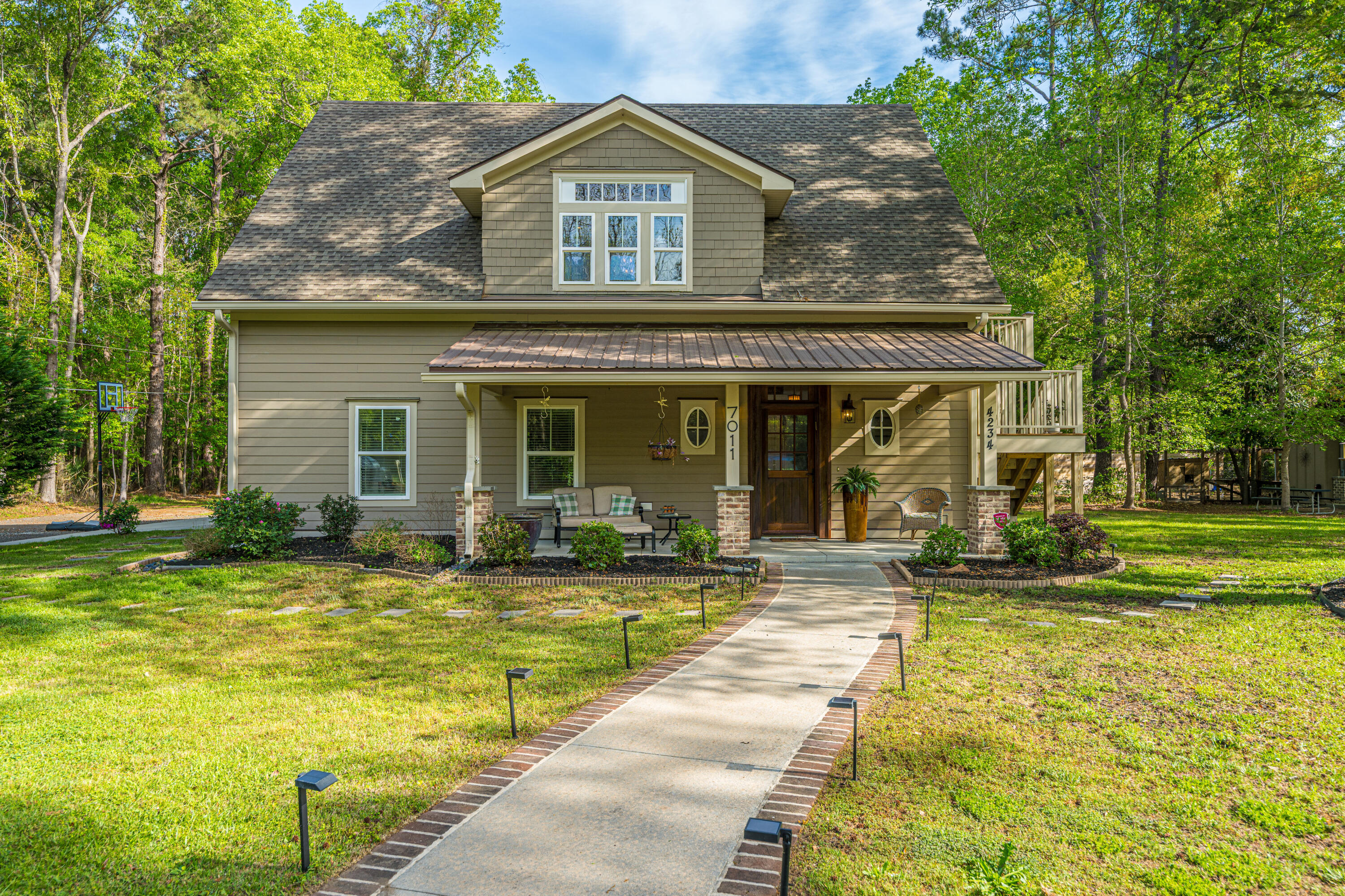 7011 Crest Court