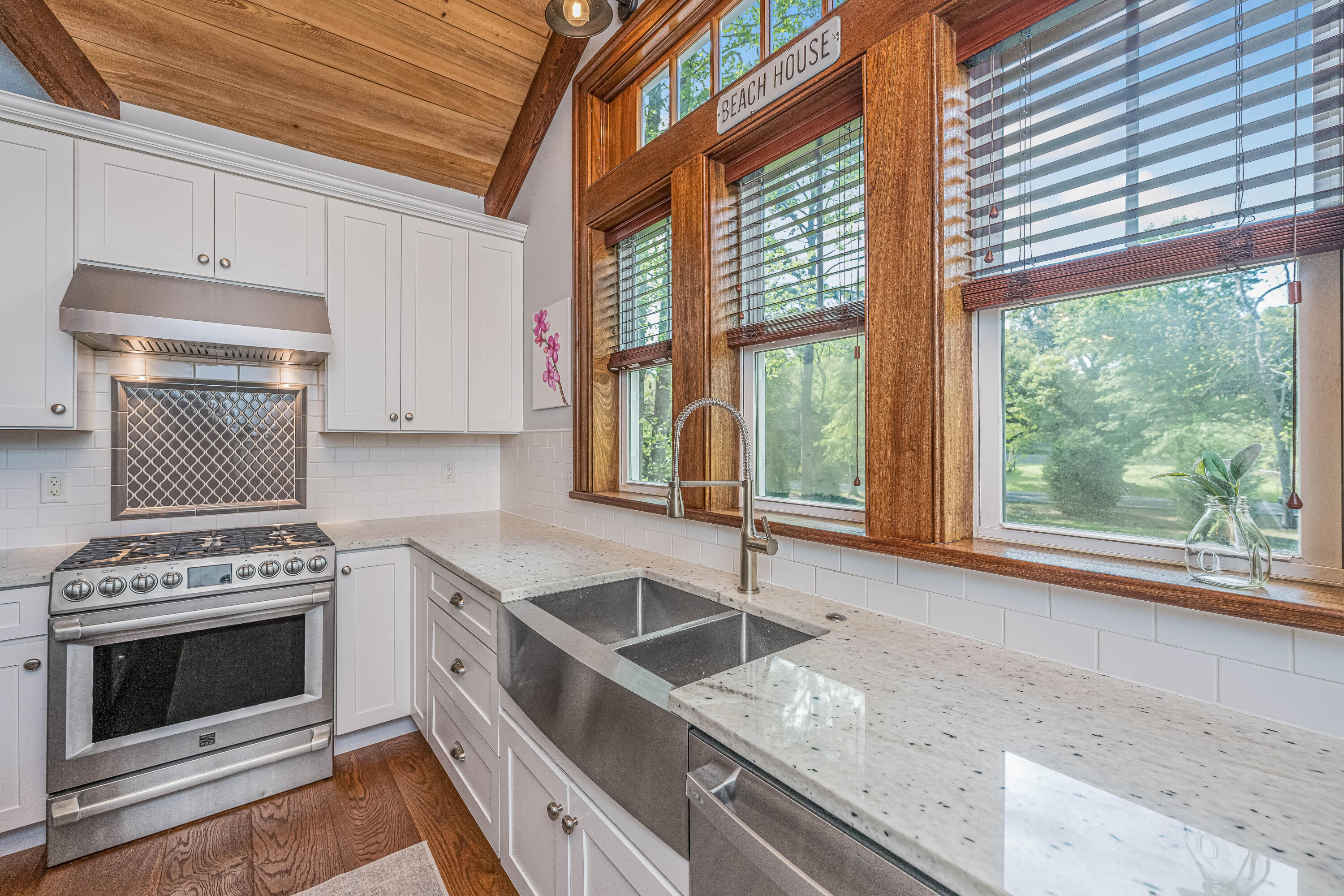 7011 Crest Court