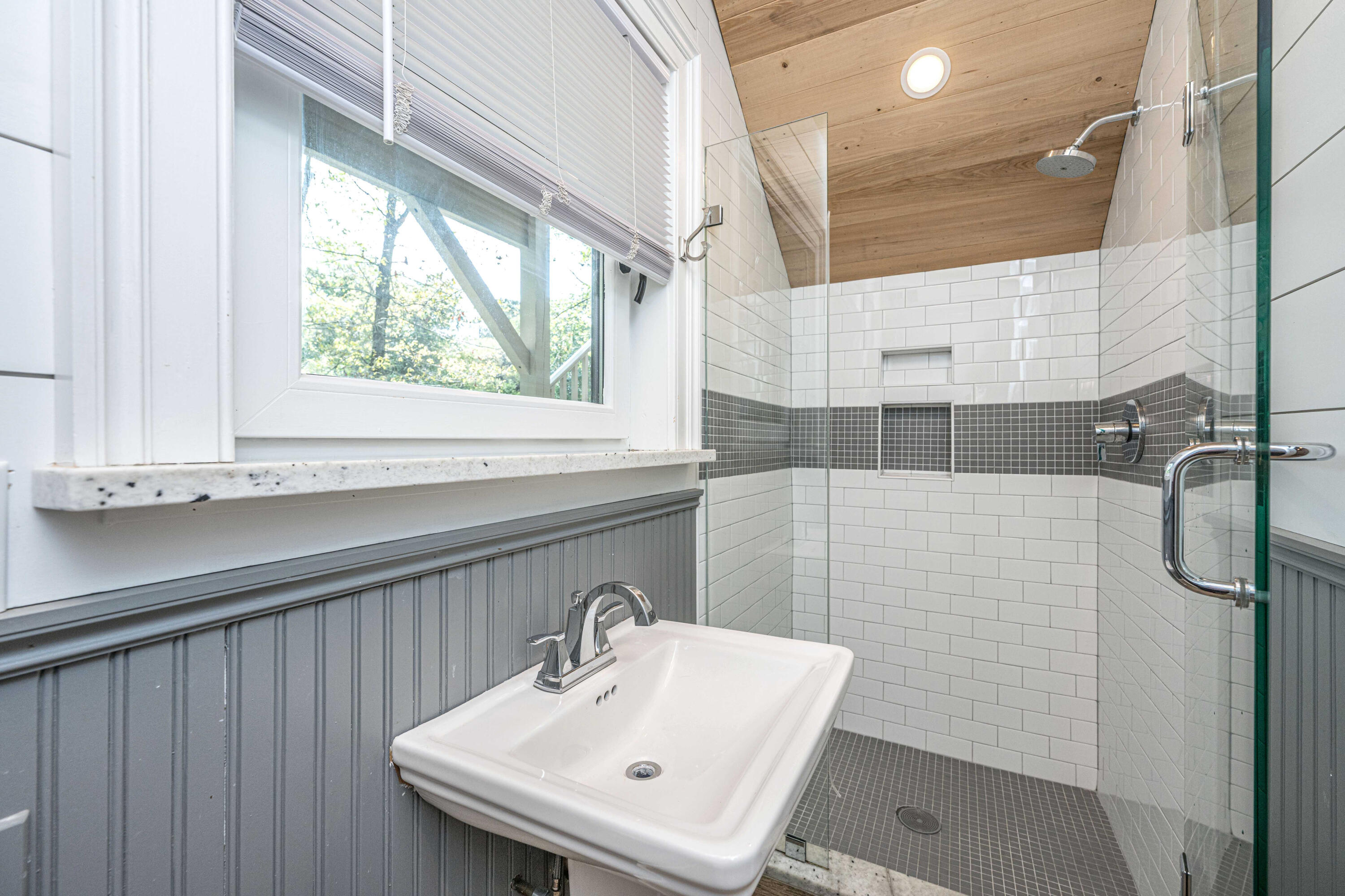 7011 Crest Court