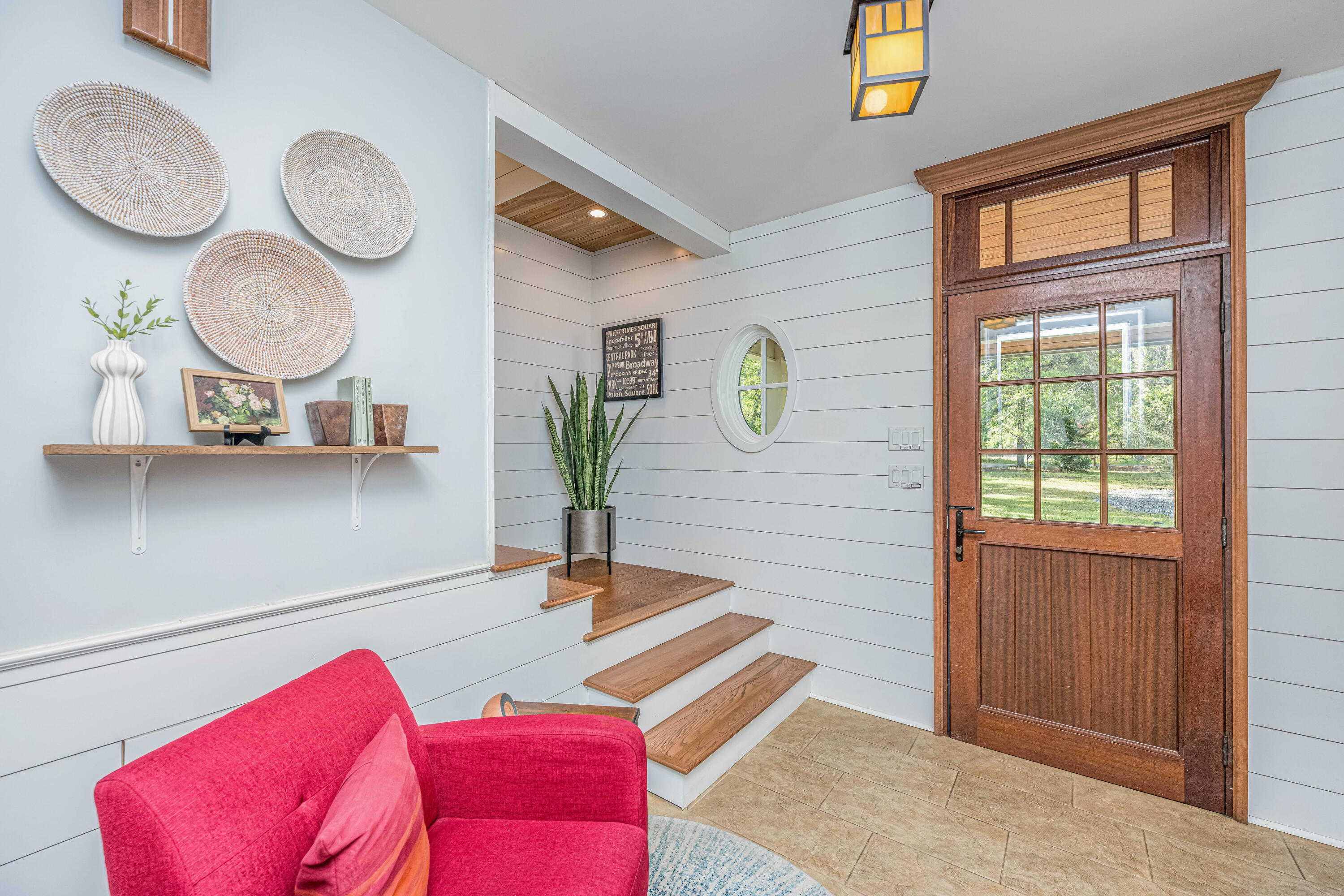7011 Crest Court