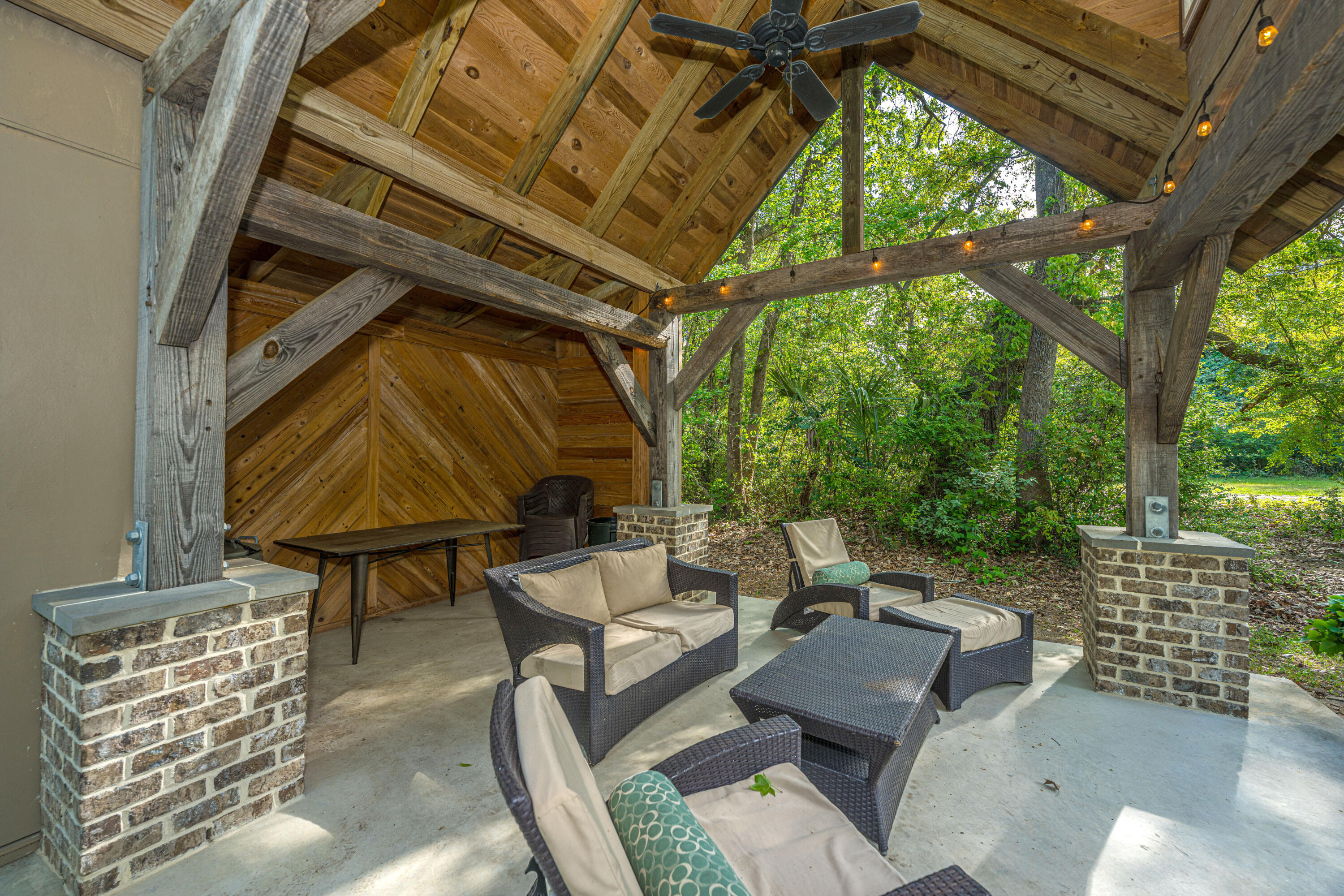 7011 Crest Court
