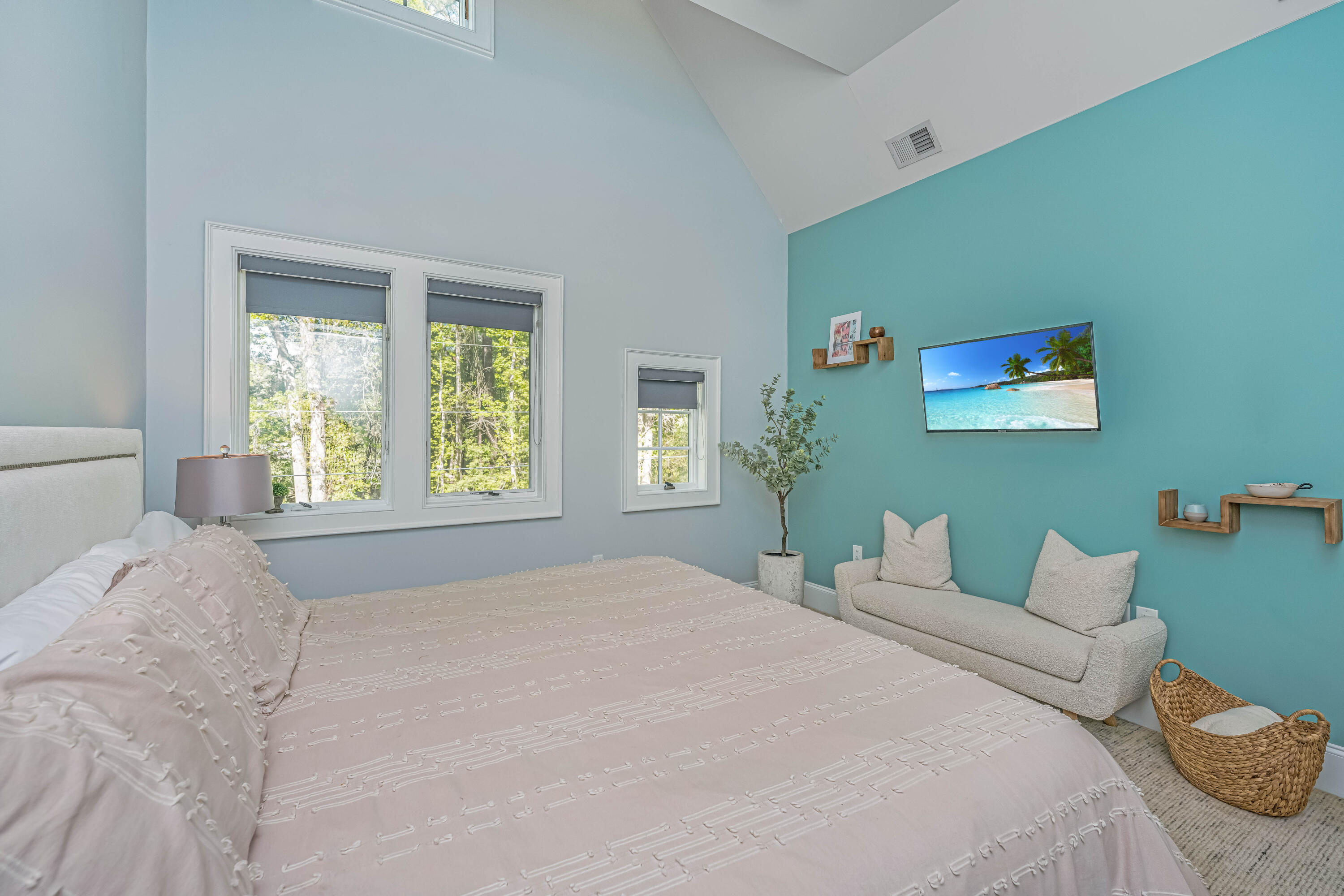 7011 Crest Court