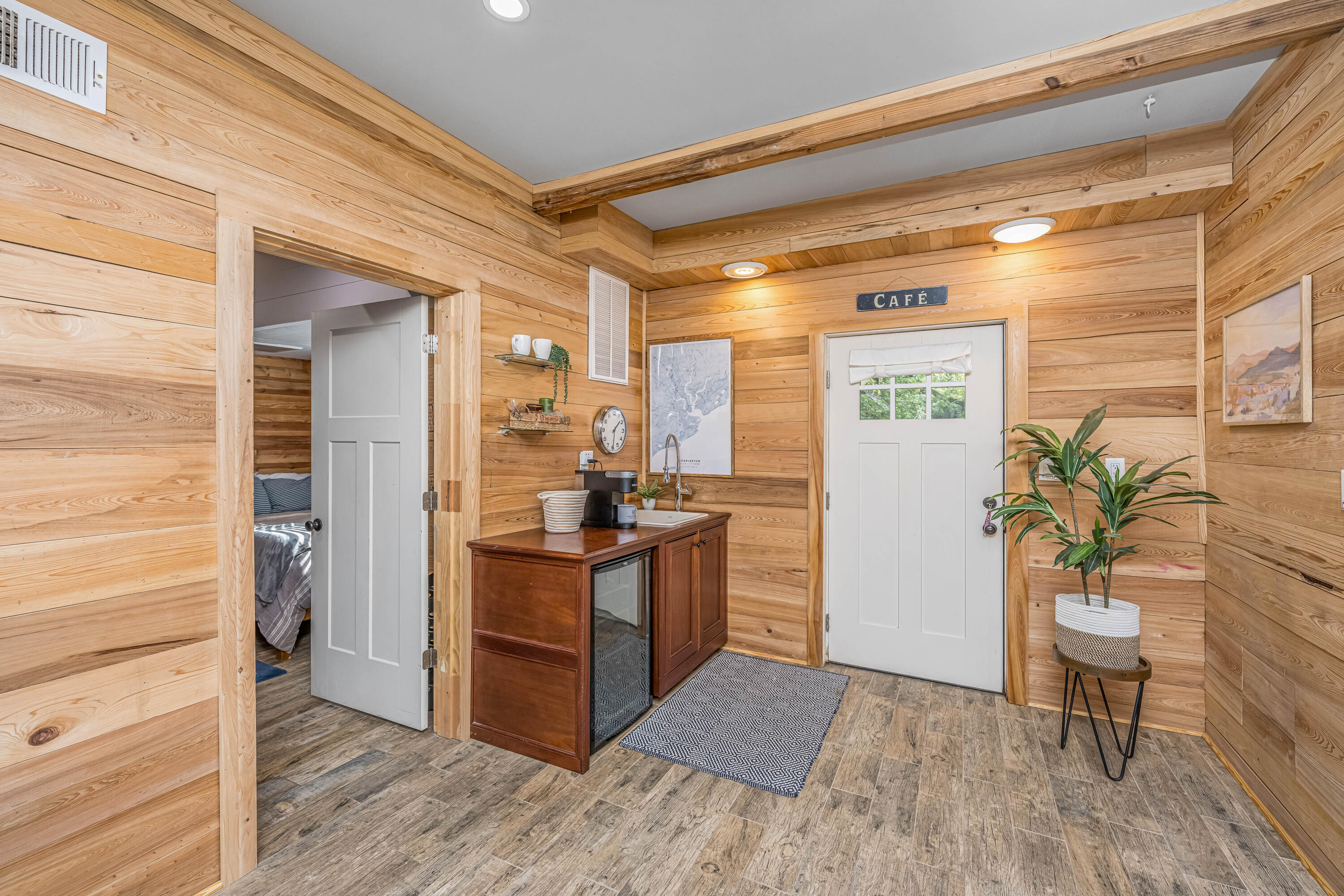 7011 Crest Court