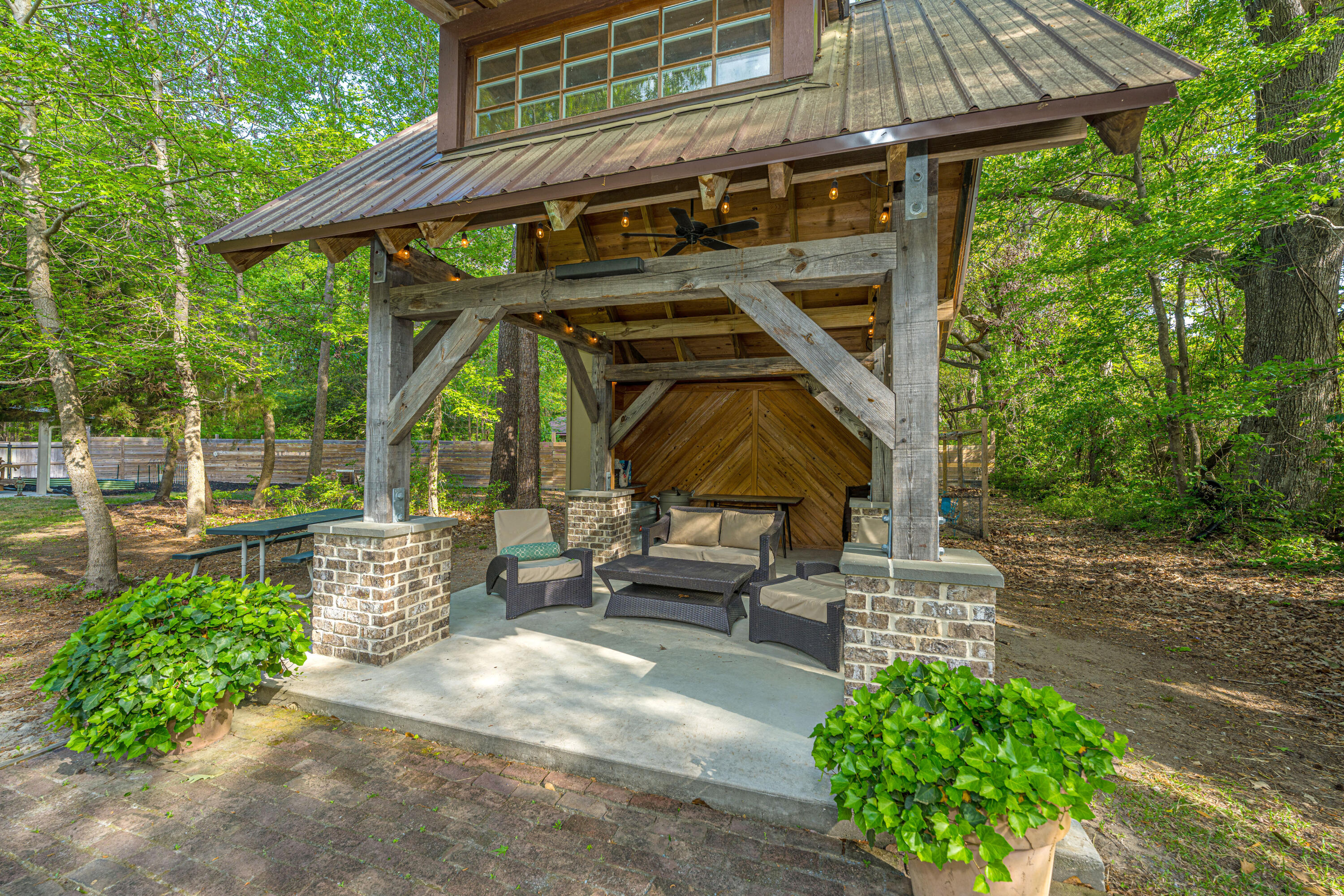 7011 Crest Court