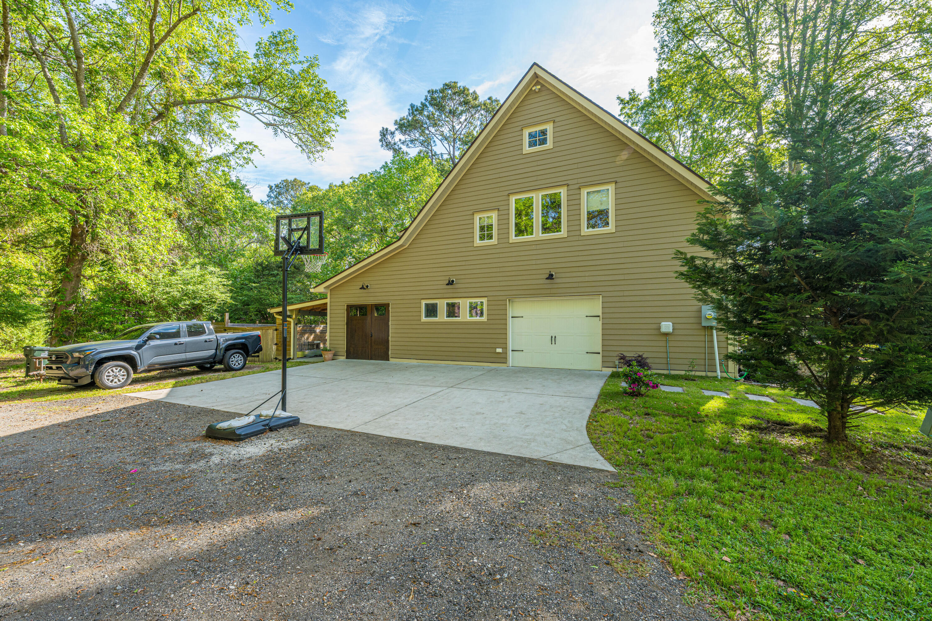 7011 Crest Court