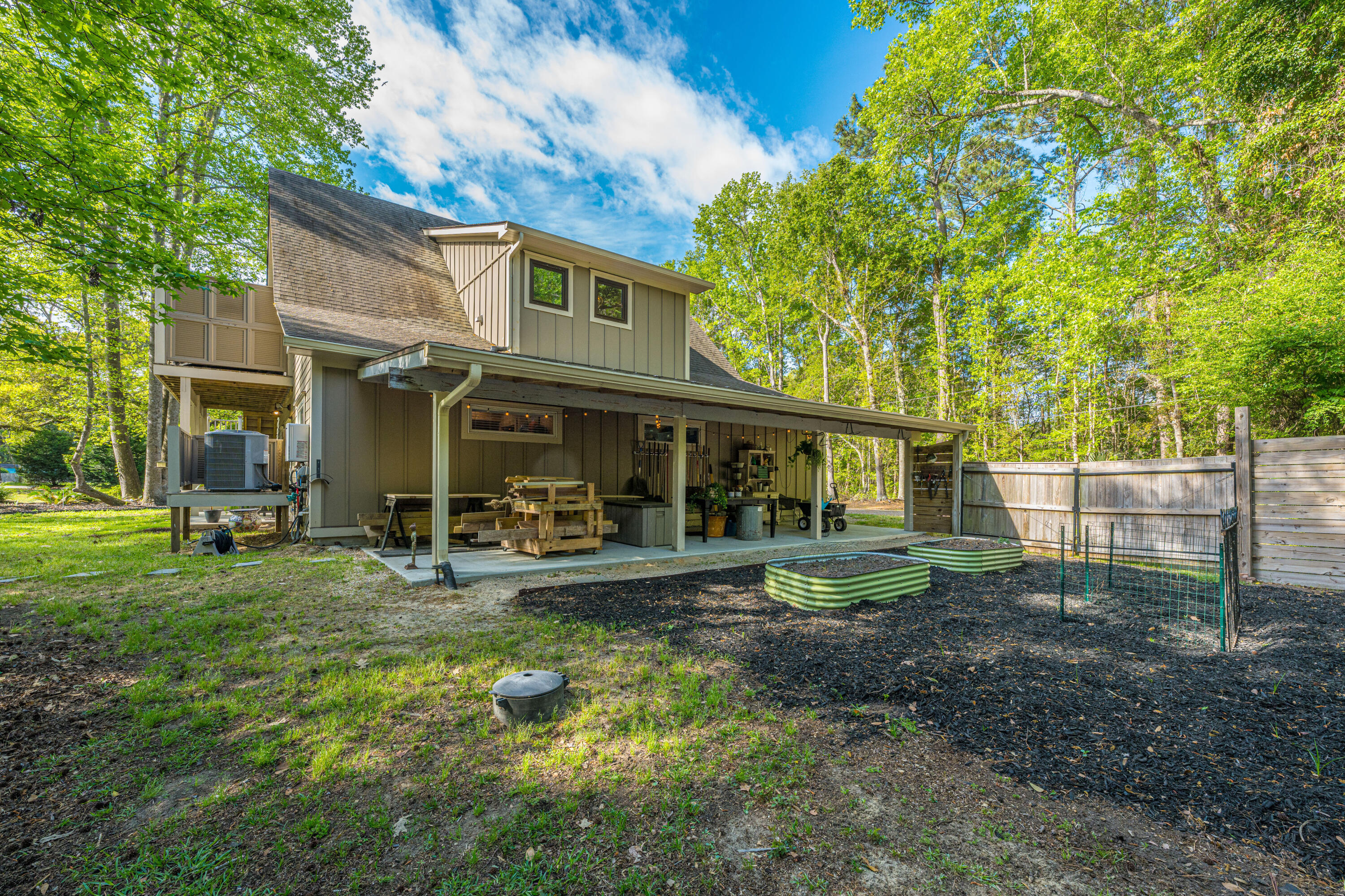 7011 Crest Court