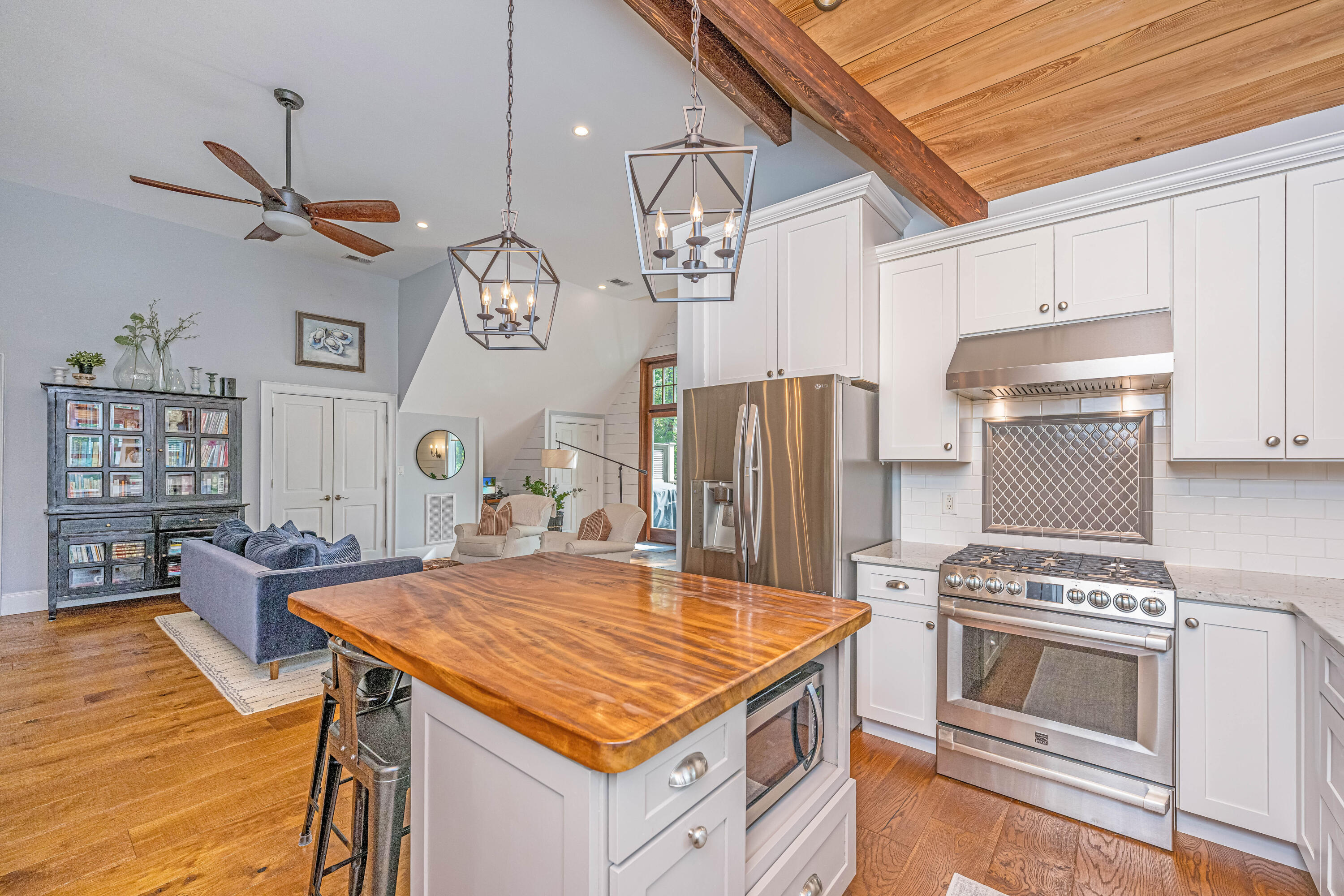 7011 Crest Court
