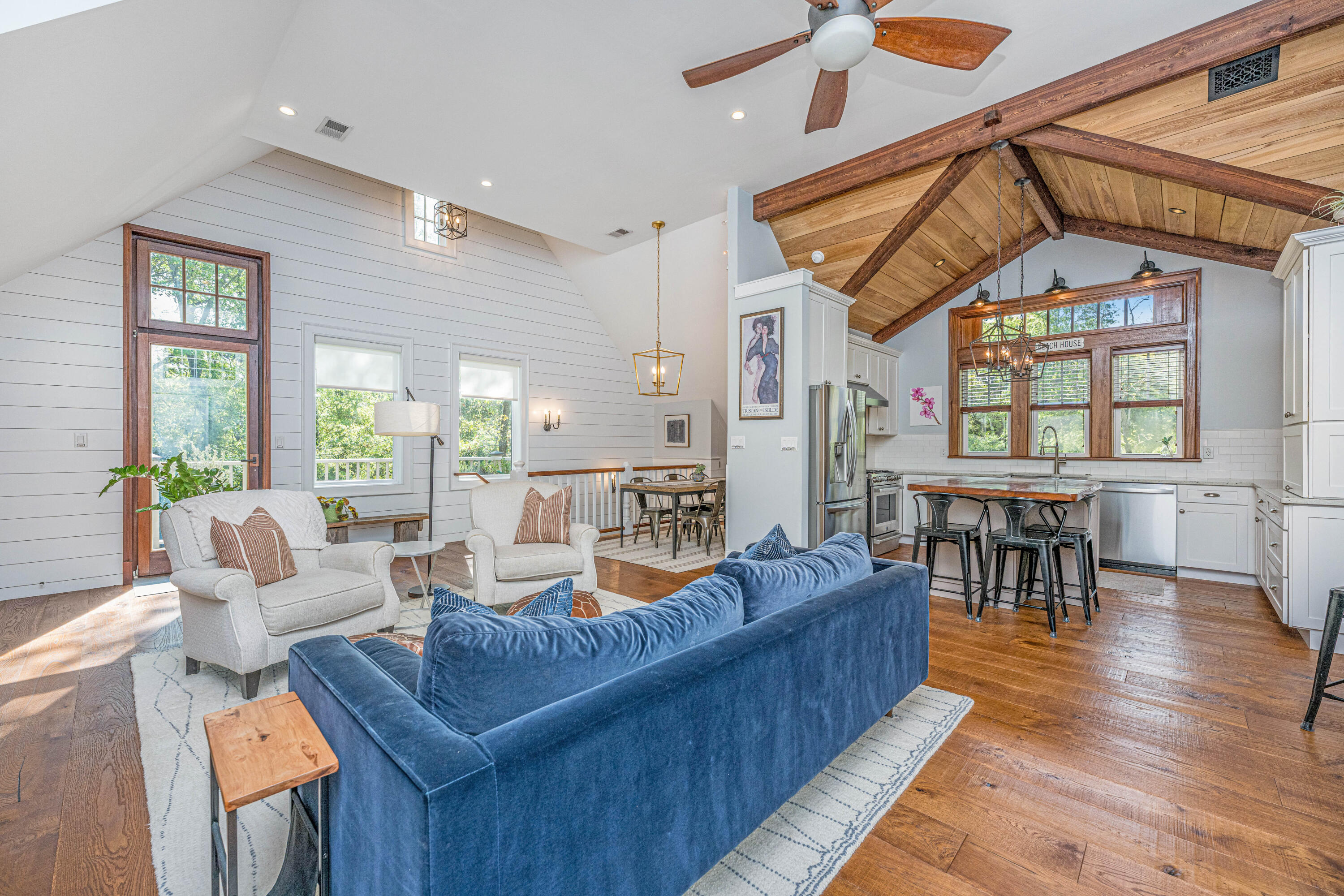 7011 Crest Court