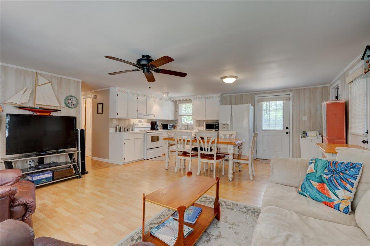 1302 E Ashley Avenue