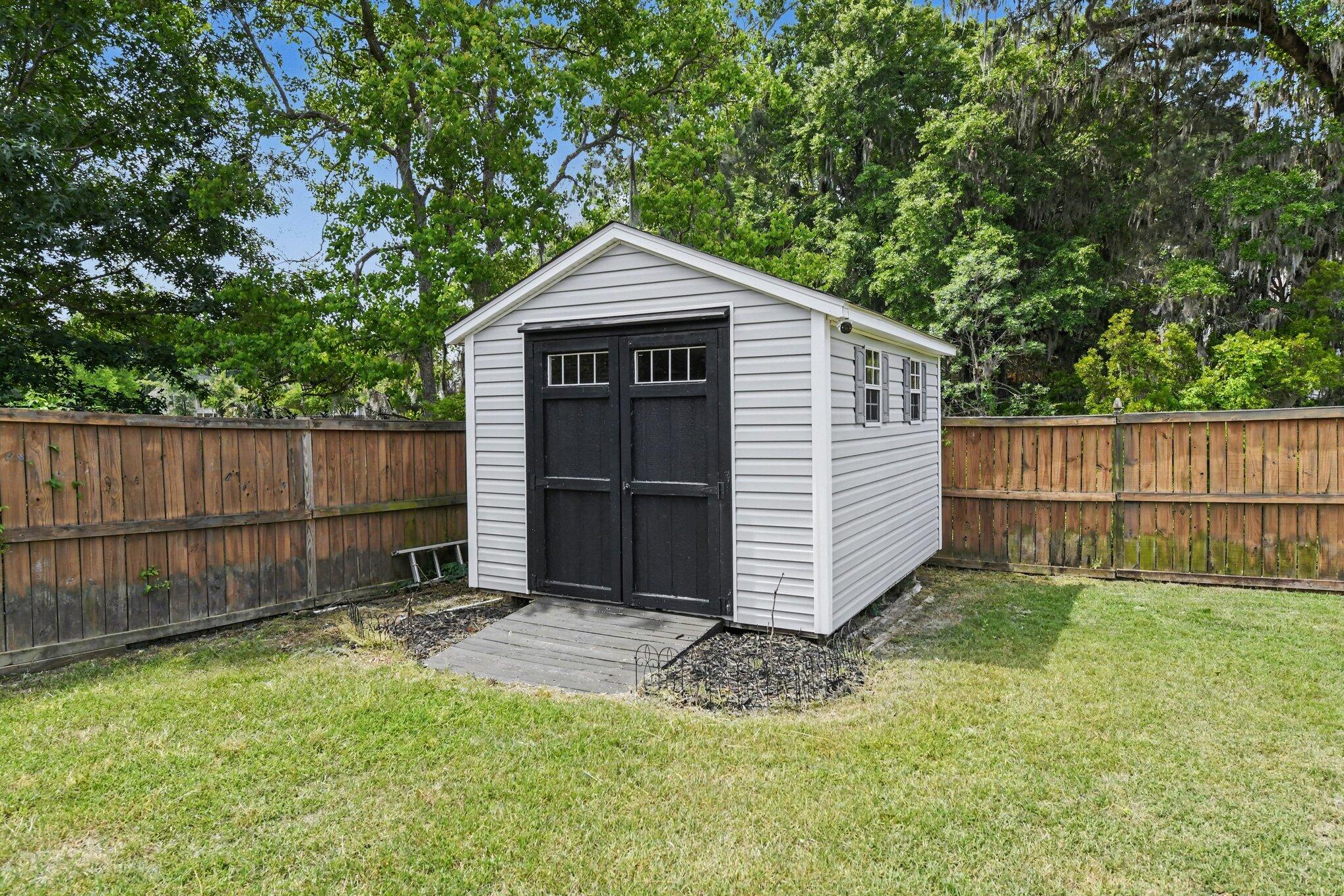 5400 Red Tip Lane