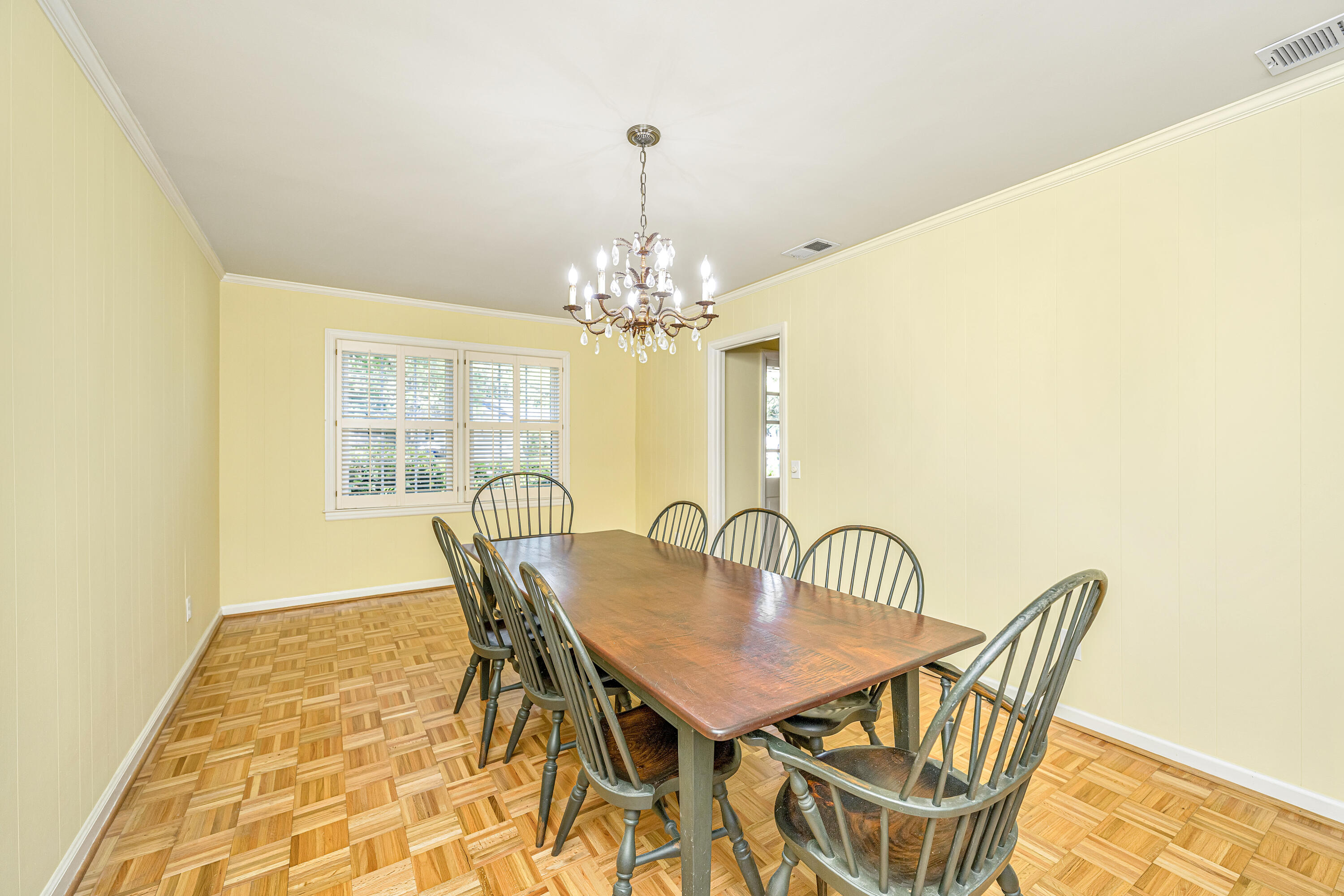 673 Highwood Circle