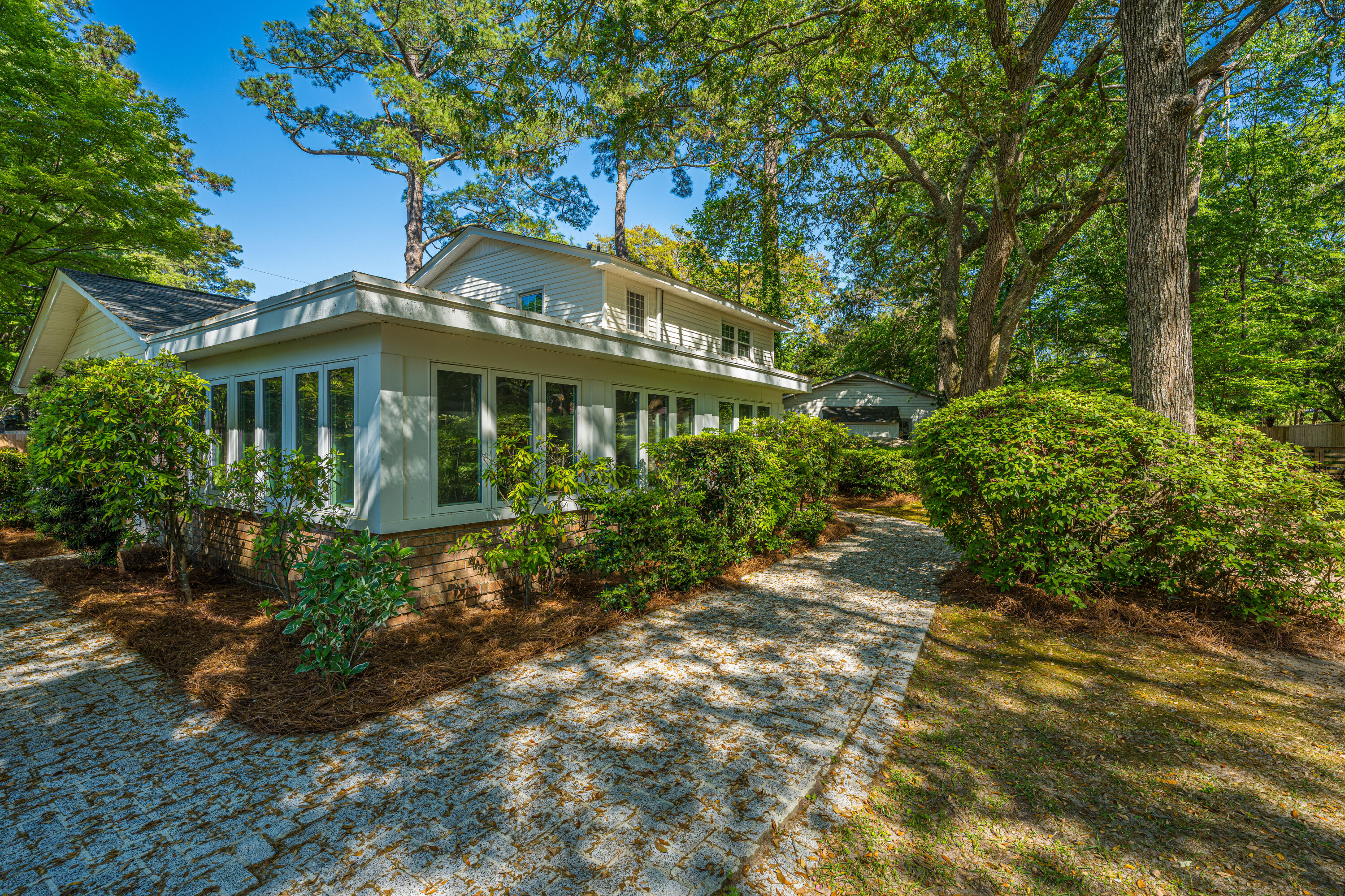 673 Highwood Circle
