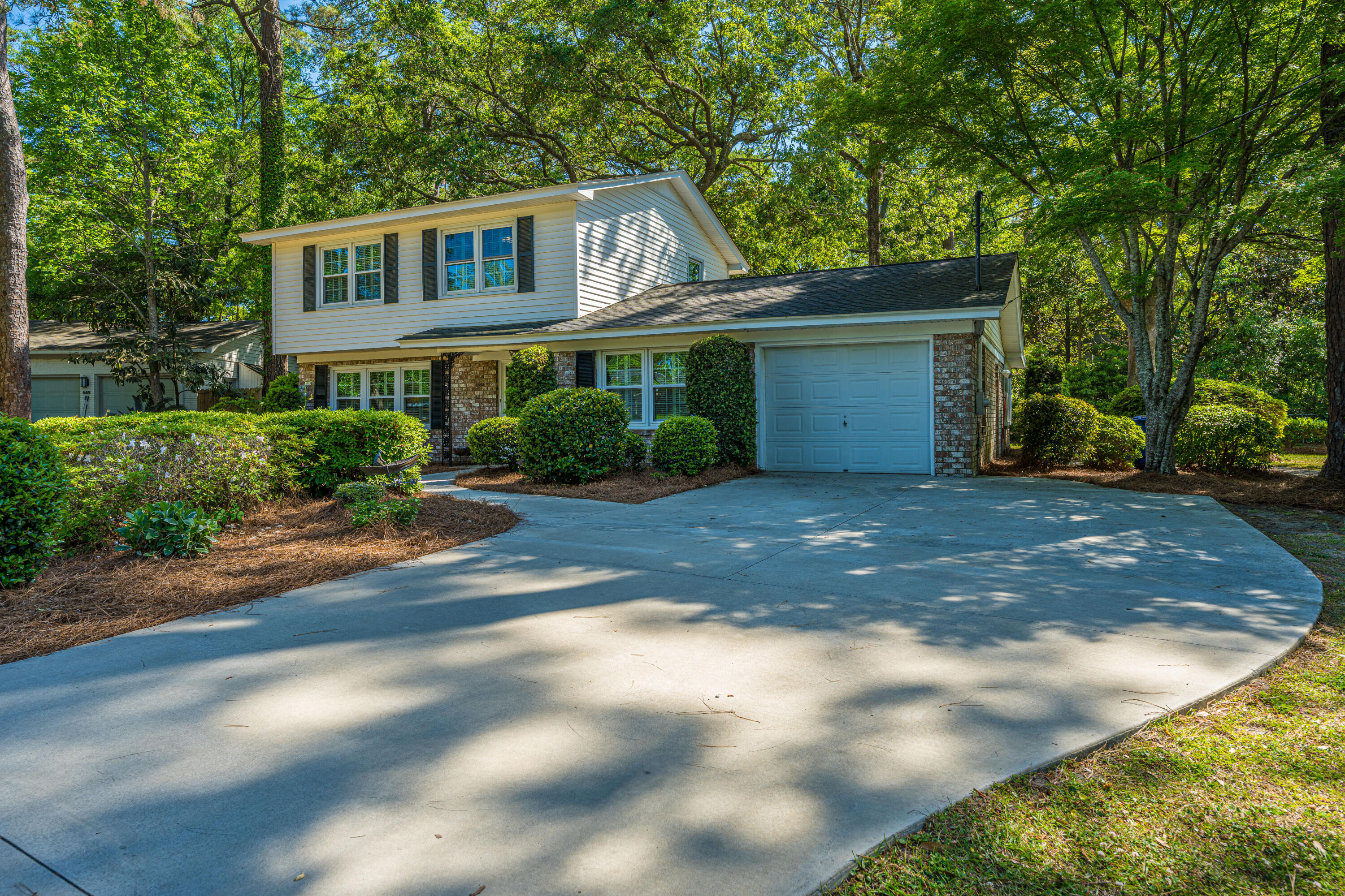 673 Highwood Circle