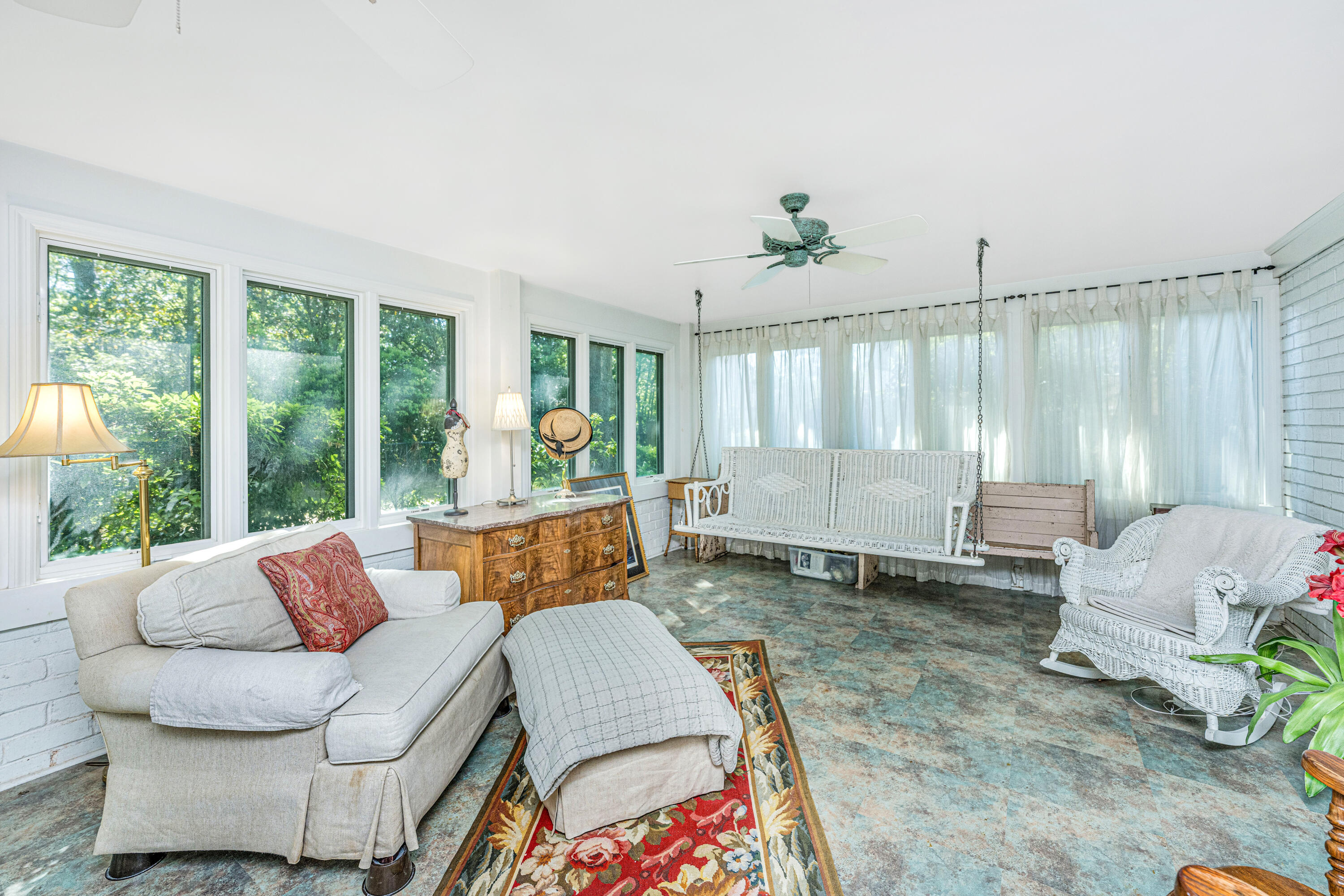 673 Highwood Circle