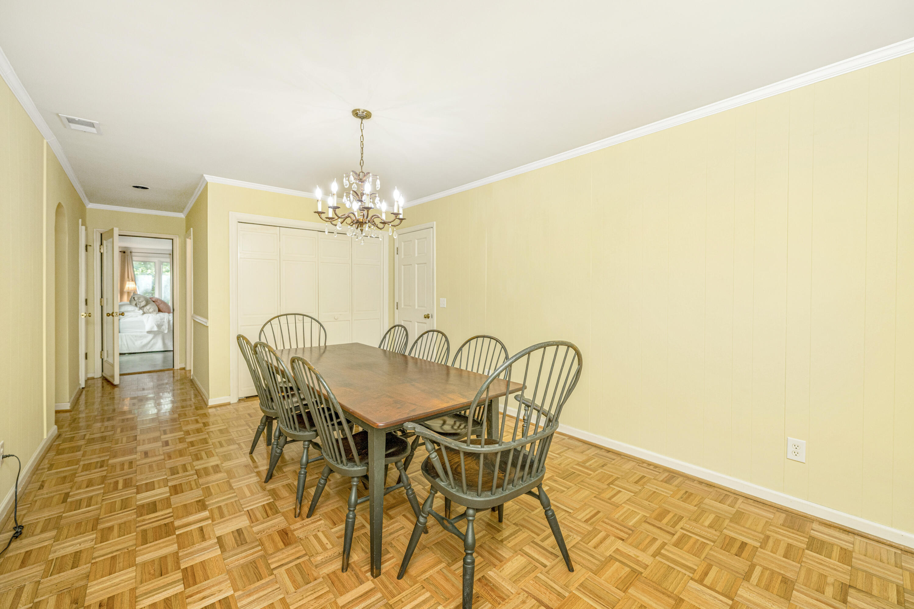 673 Highwood Circle