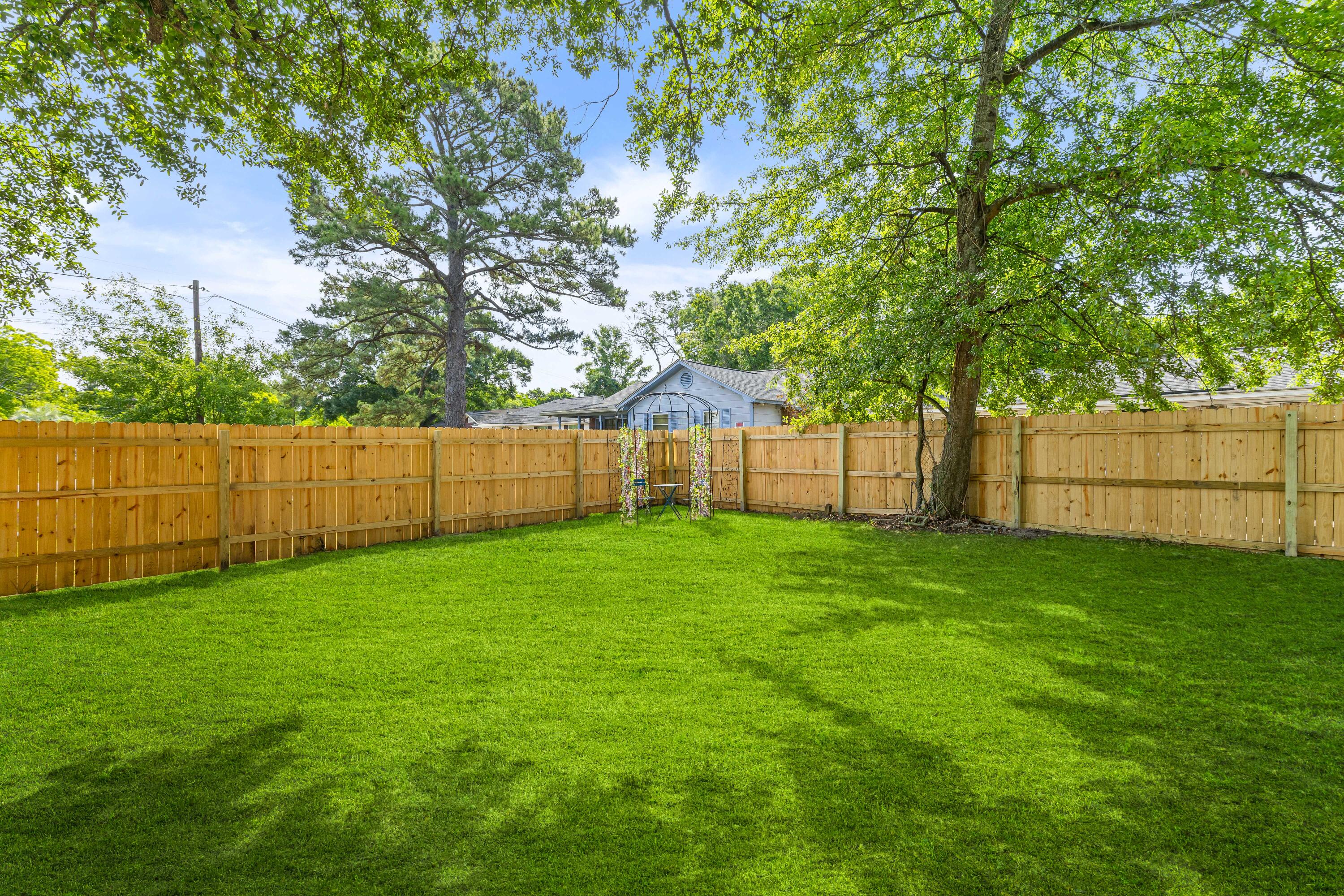 2708 Crestline Drive
