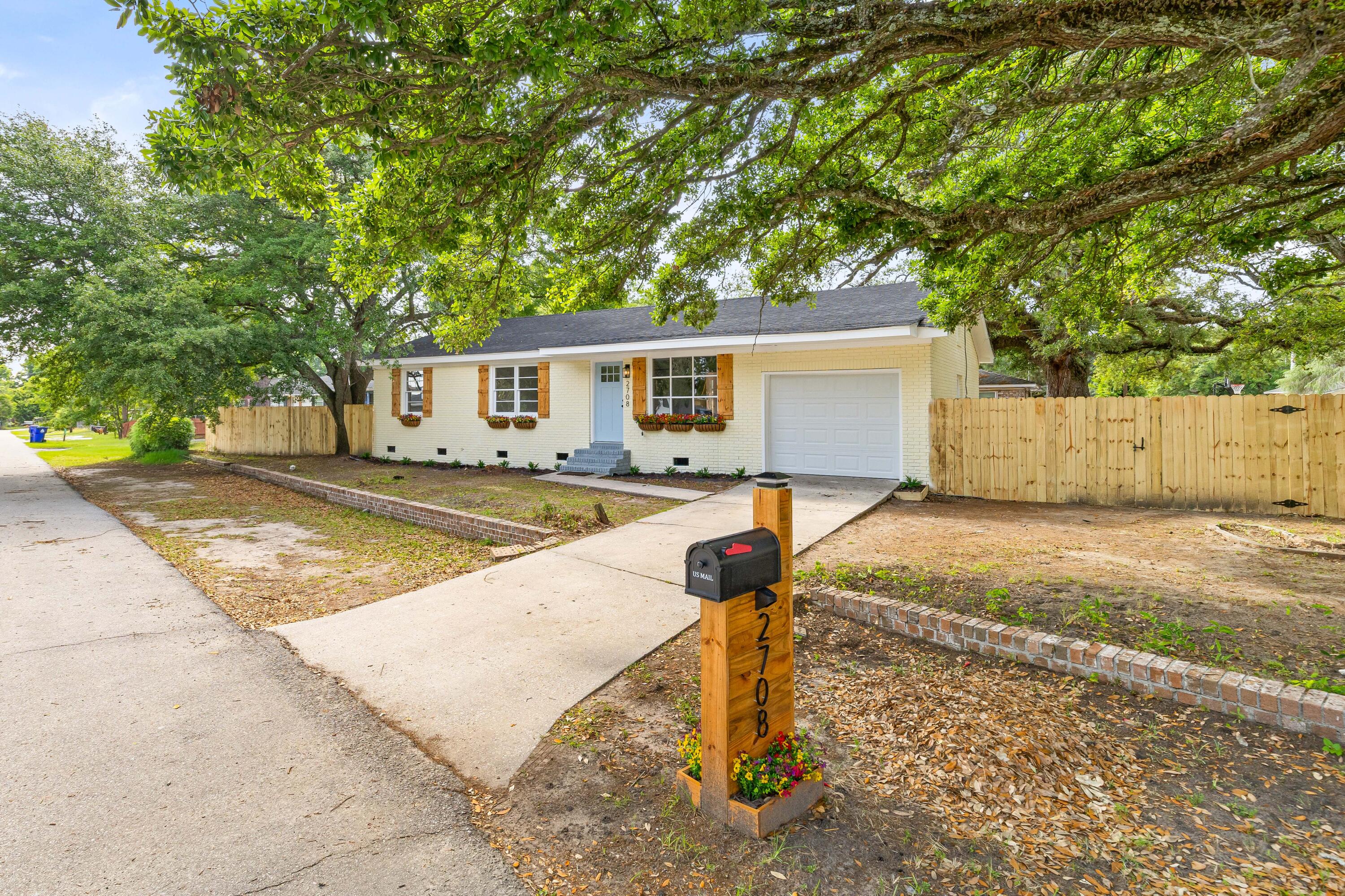 2708 Crestline Drive