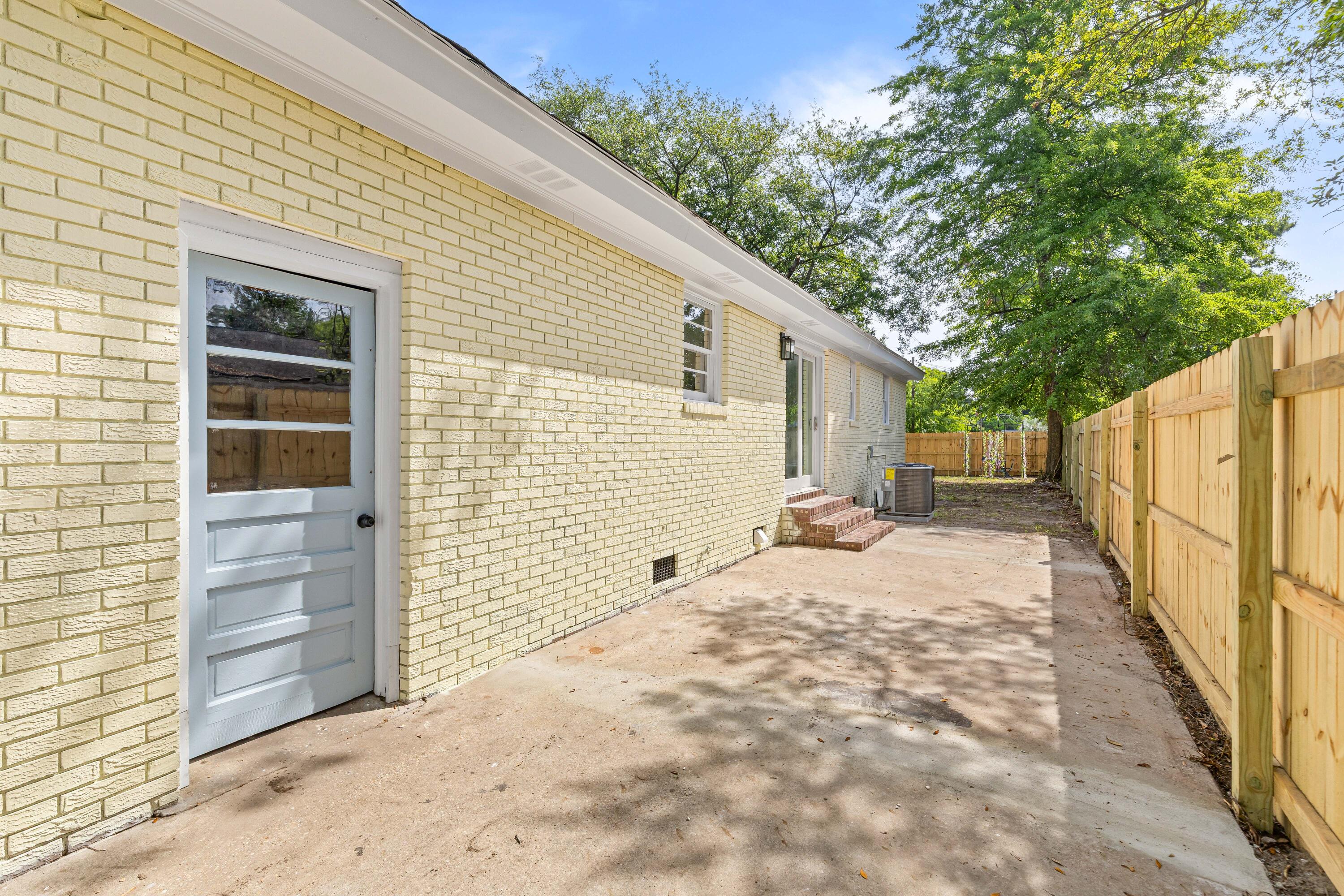 2708 Crestline Drive