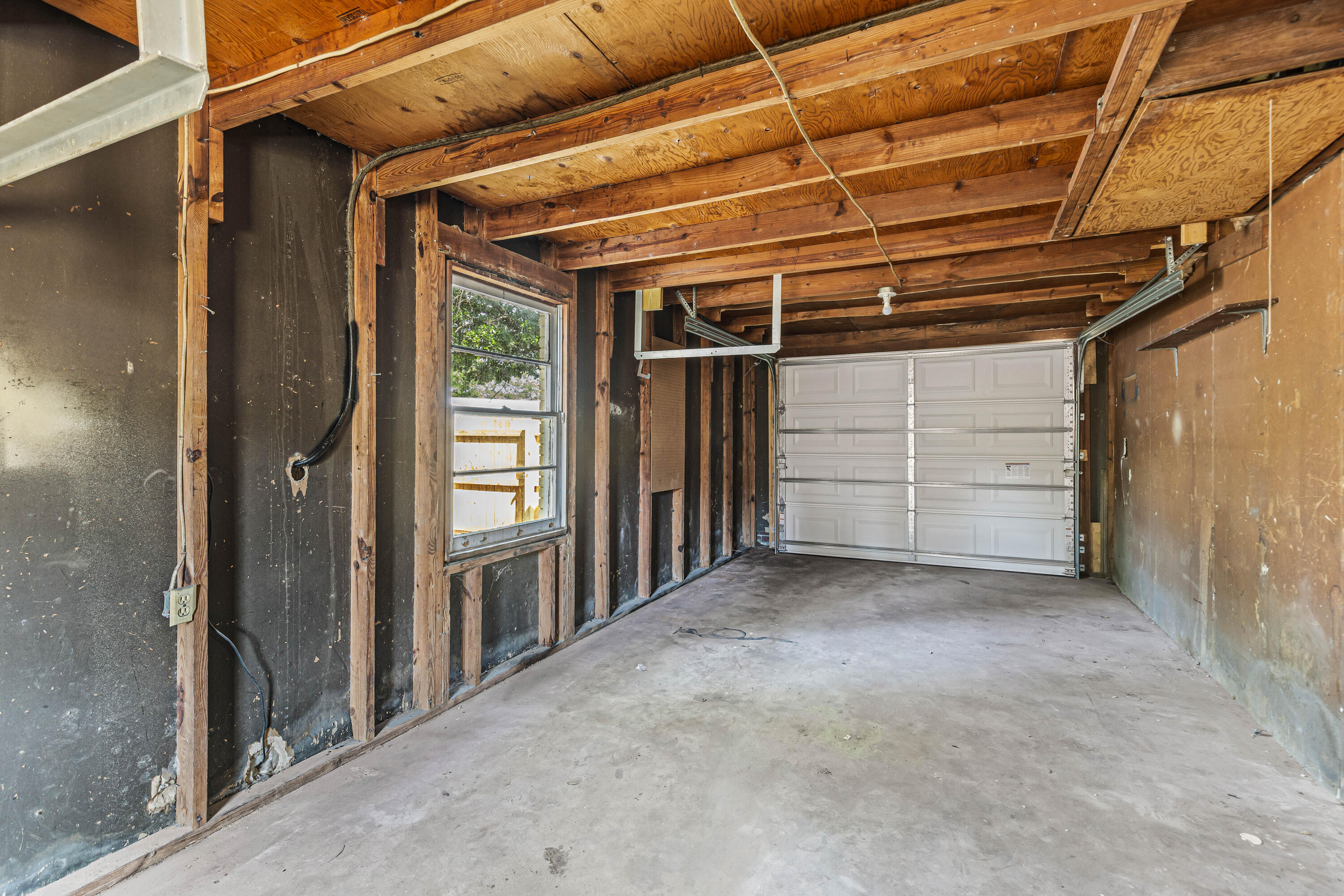 2708 Crestline Drive