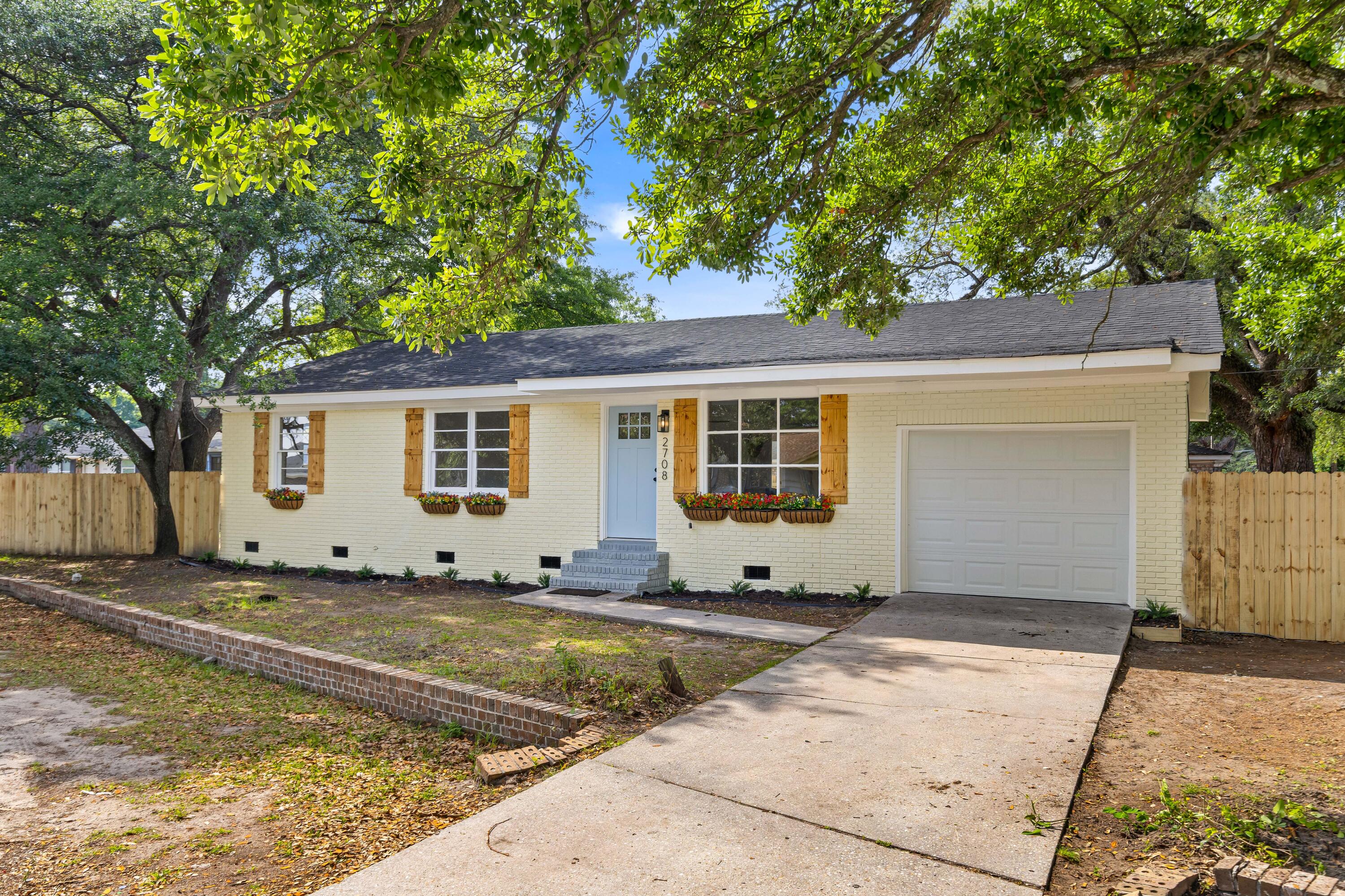 2708 Crestline Drive