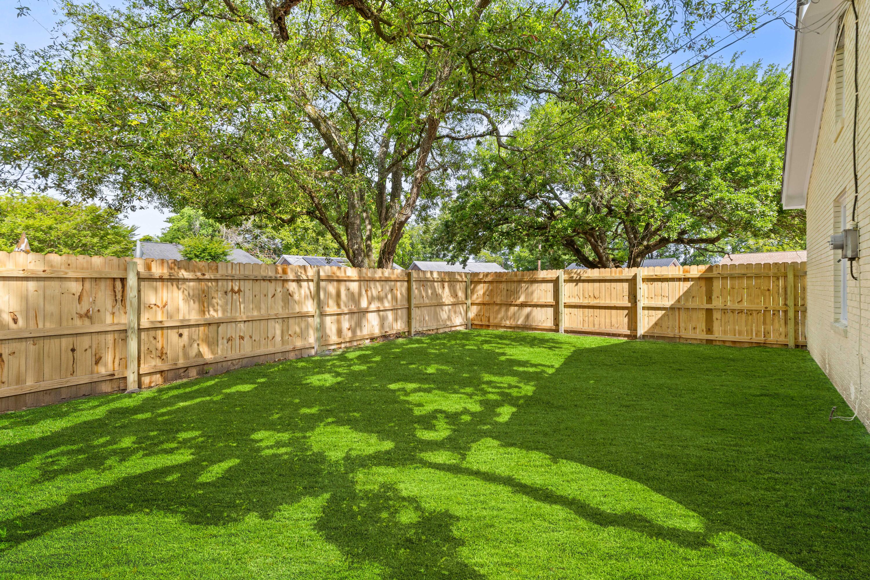 2708 Crestline Drive