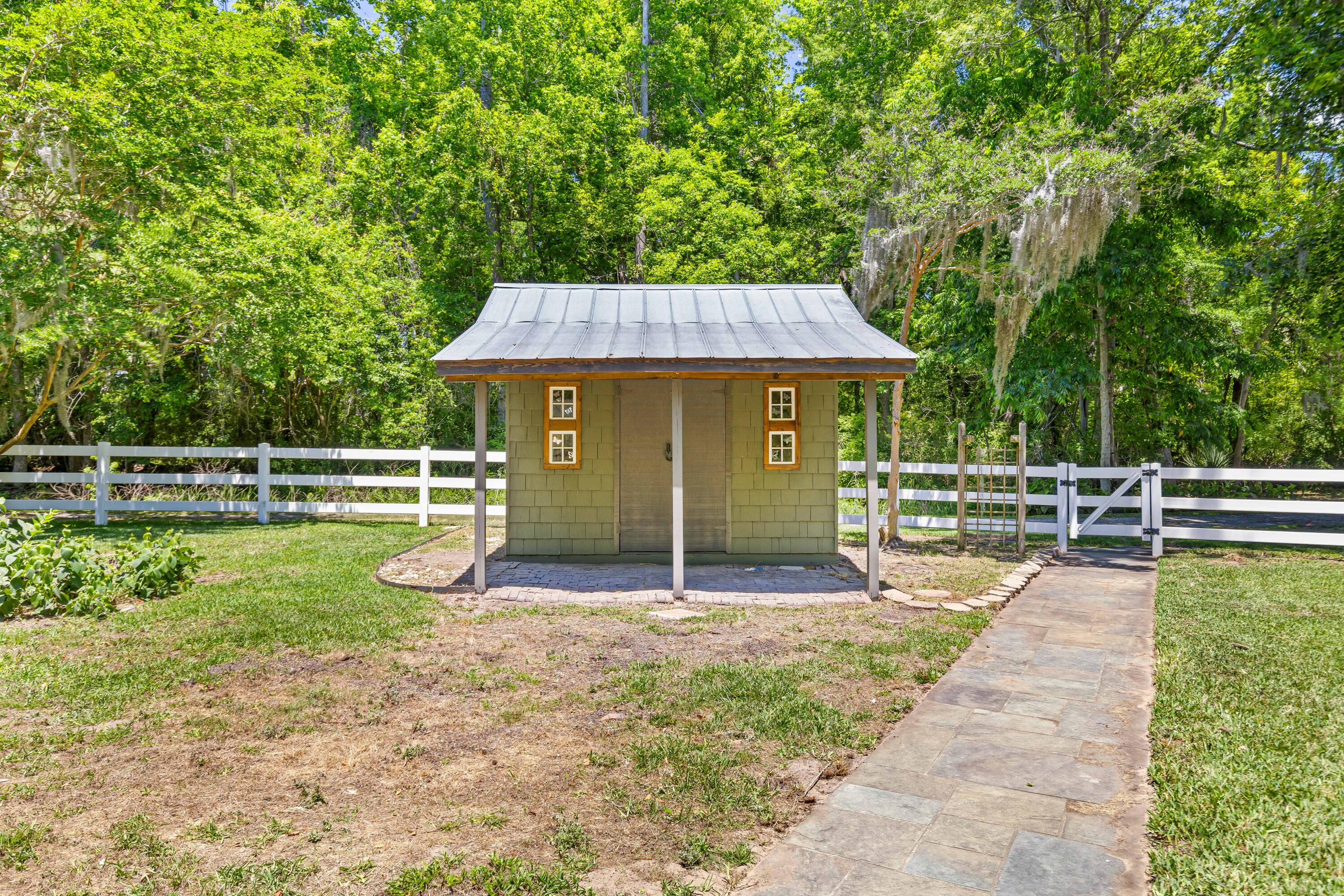 2207 Clam Drive